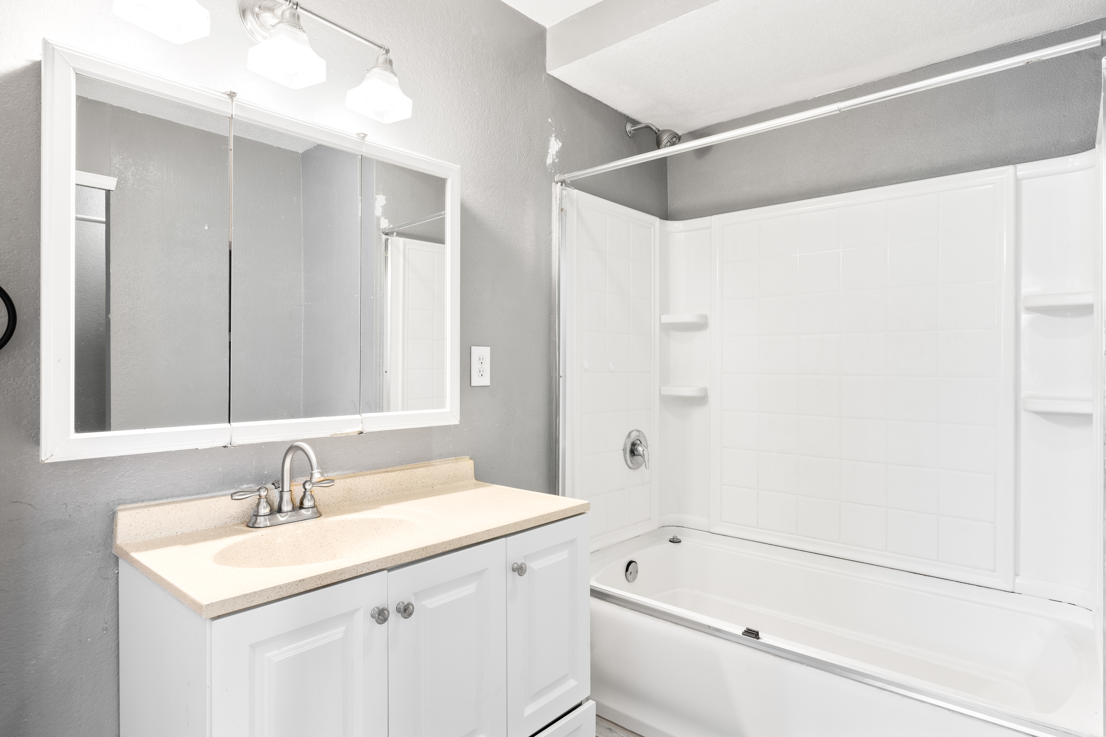  5 Bedroom Home Just Steps From Huston Lake Park - 物件實景