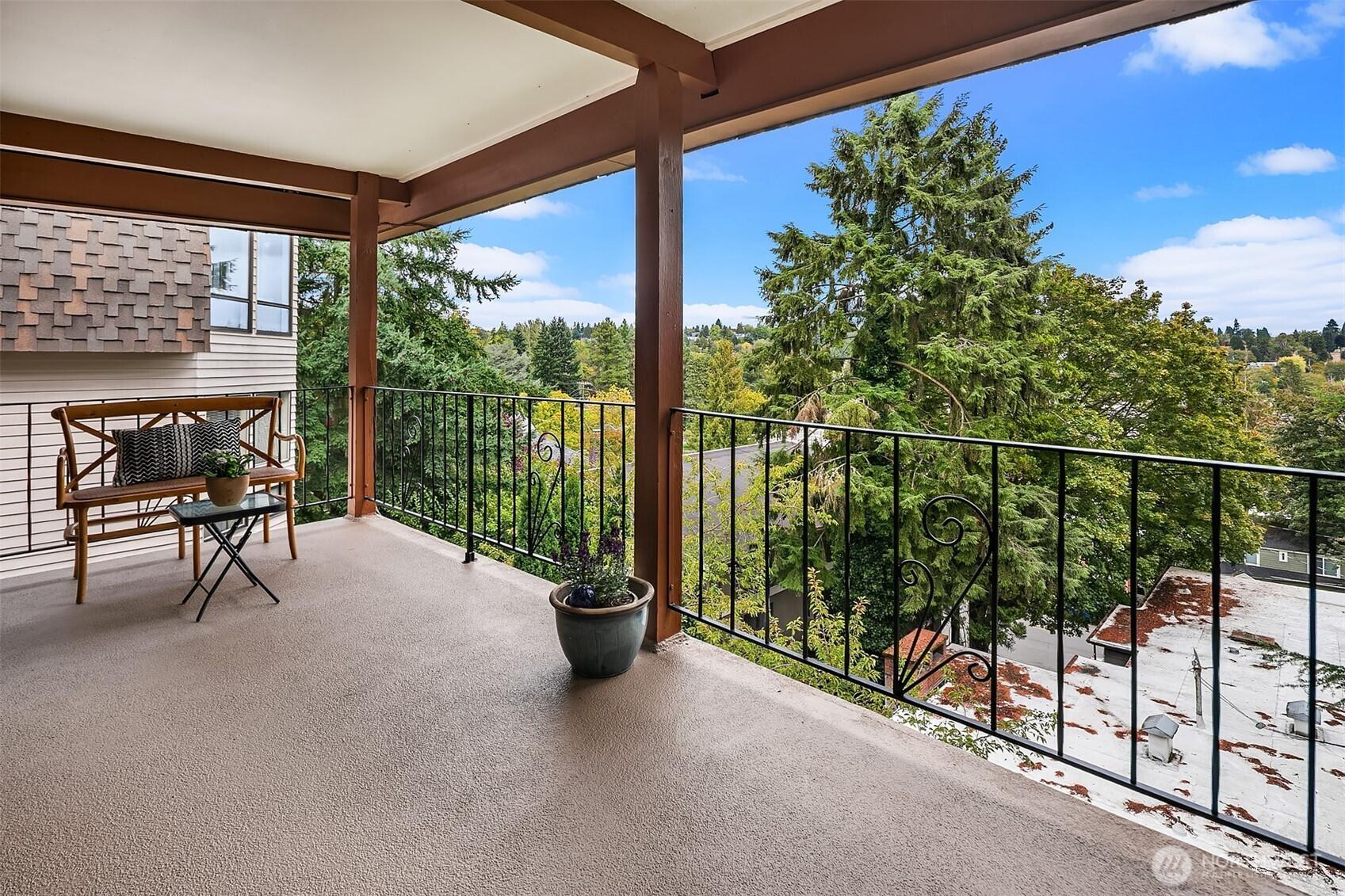 SEATTLE, Washington, 98105, United States, 2 Bedrooms Bedrooms, ,1 BathroomBathrooms,Residential,For Sale,1957633