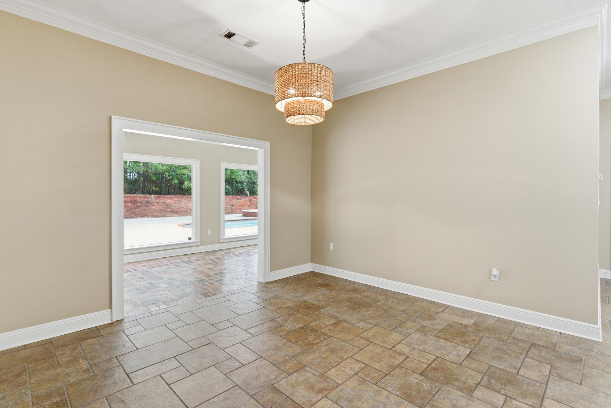 Hattiesburg, Mississippi, 39402, United States, 5 Bedrooms Bedrooms, ,7 BathroomsBathrooms,Residential,For Sale,2005414