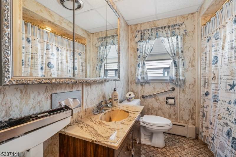 Garwood Boro, New Jersey, 07027, United States, 5 Bedrooms Bedrooms, ,2 BathroomsBathrooms,Residential,For Sale,1987528