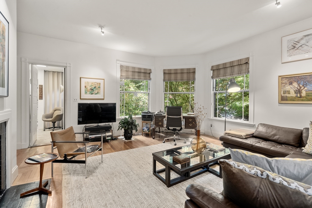 Cambridge, Massachusetts, 02138, United States, 6 Bedrooms Bedrooms, ,4 BathroomsBathrooms,Residential,For Sale,1957179