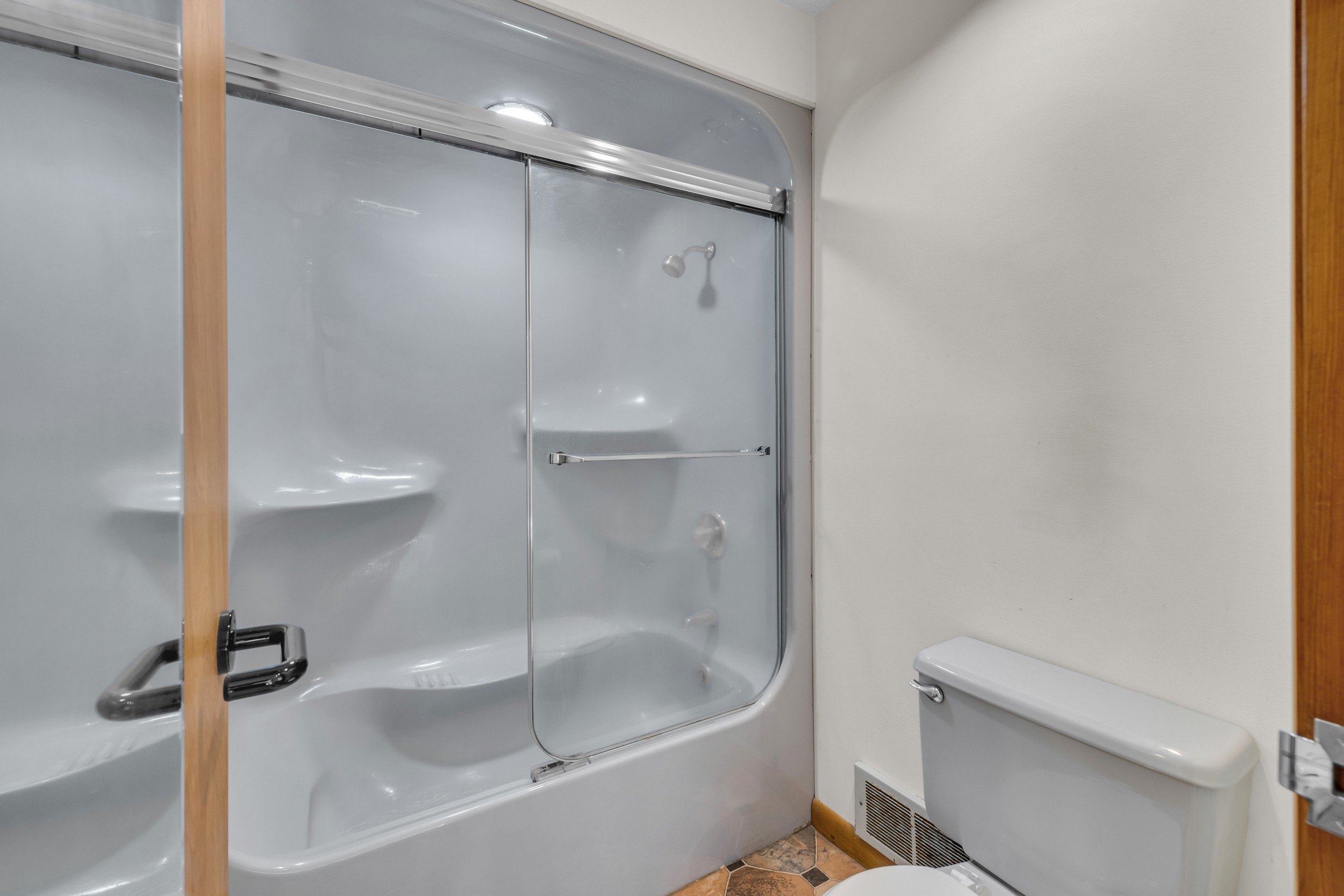 Granby, Connecticut, 06060, United States, 3 Bedrooms Bedrooms, ,3 BathroomsBathrooms,Residential,For Sale,1996436