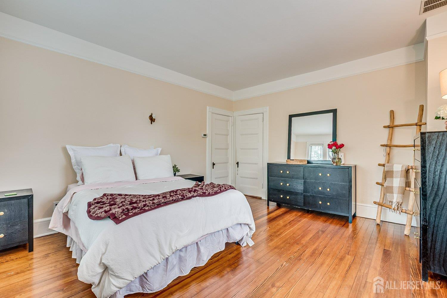 Metuchen, New Jersey, 08840, United States, 5 Bedrooms Bedrooms, ,3 BathroomsBathrooms,Residential,For Sale,1903678