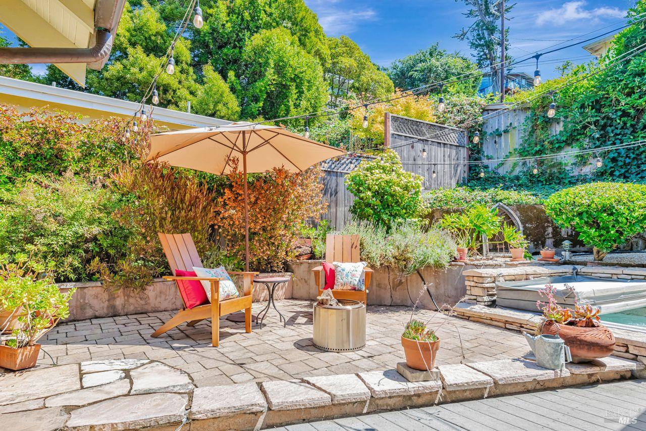 Corte Madera, California, 94925, United States, 4 Bedrooms Bedrooms, ,5 BathroomsBathrooms,Residential,For Sale,1917225
