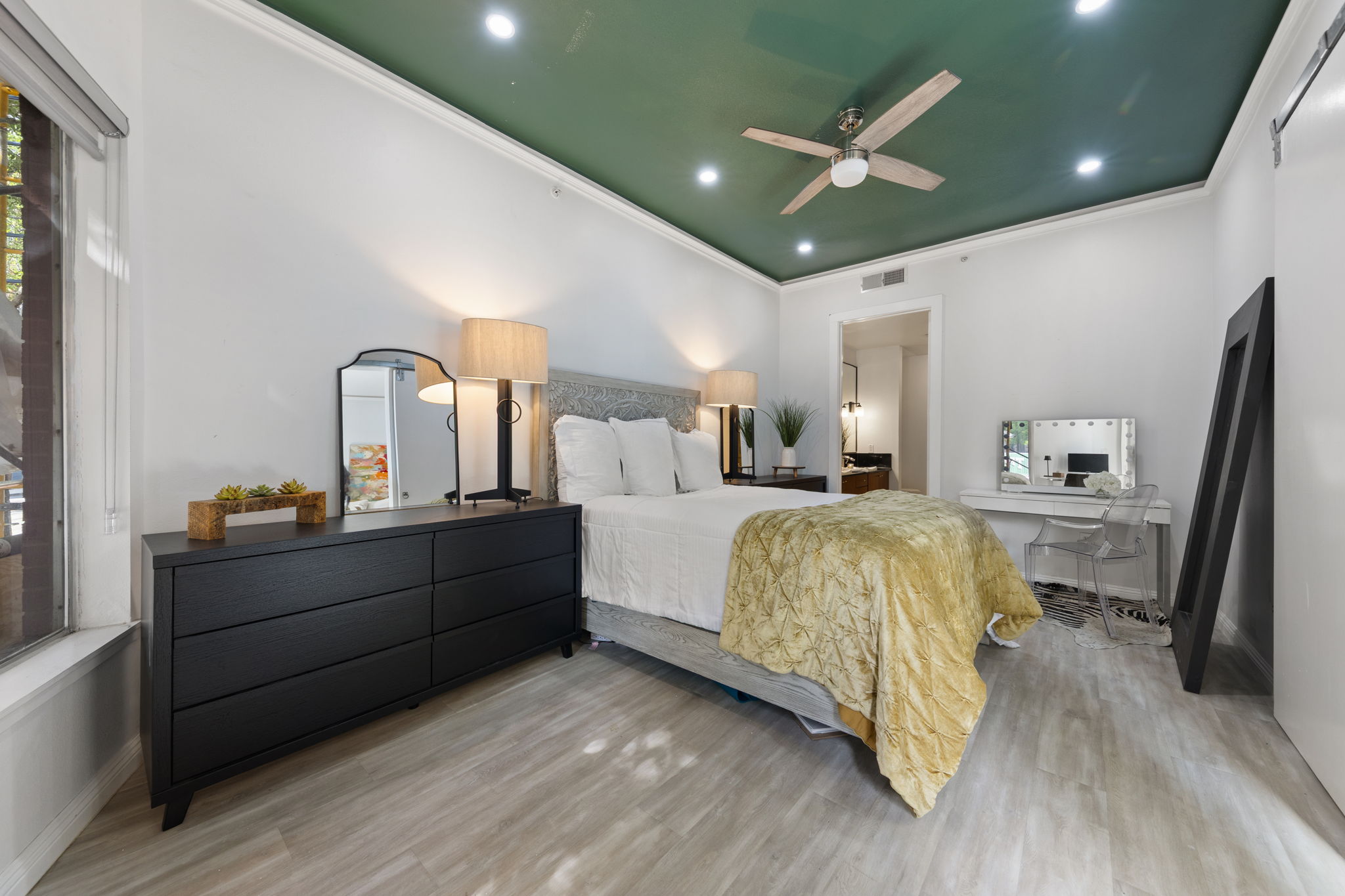  Stunning Updated 1BR/1.5BA Condo — Move-In Ready in the Heart of Uptown - 物件實景