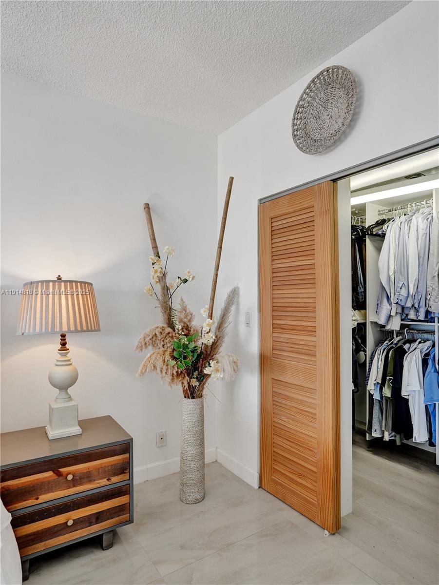 Hollywood, Florida, 33021, United States, 2 Bedrooms Bedrooms, ,3 BathroomsBathrooms,Residential,For Sale,1997464