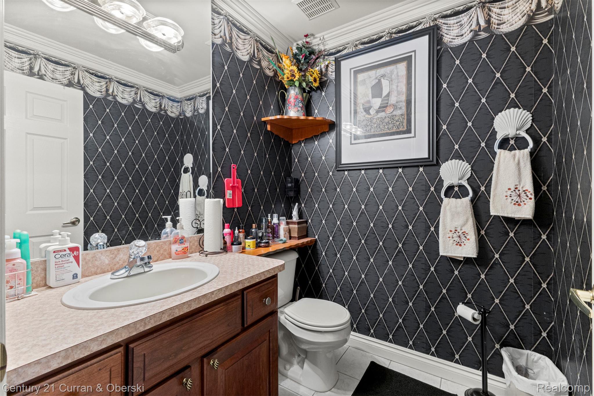 Clinton Charter Township, Michigan, 48038, United States, 4 Bedrooms Bedrooms, ,4 BathroomsBathrooms,Residential,For Sale,1979436