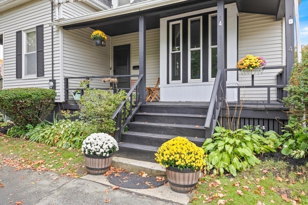 Amesbury, Massachusetts, 01913, United States, 4 Bedrooms Bedrooms, ,2 BathroomsBathrooms,Residential,For Sale,1974593