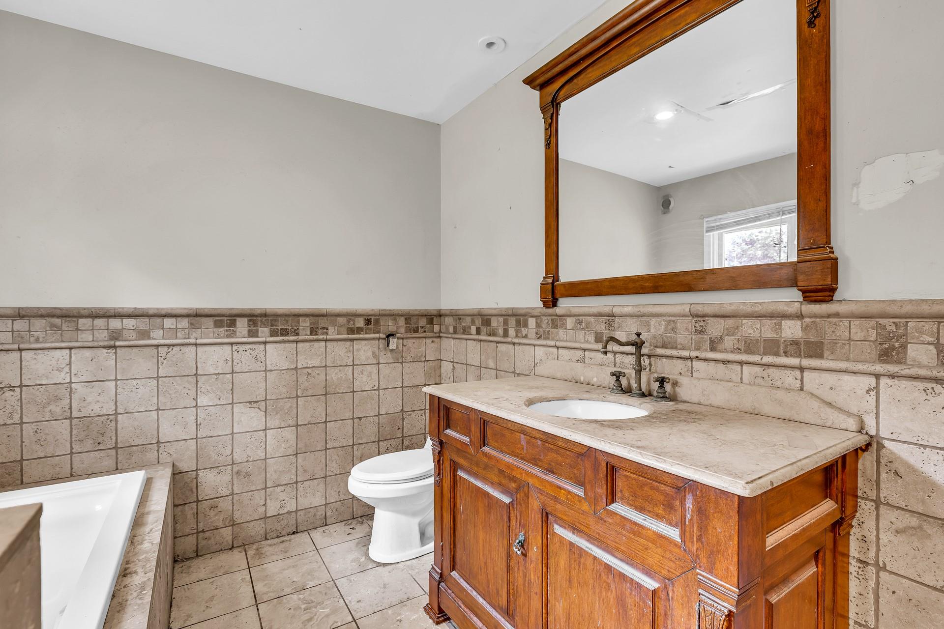 Huntington, New York, 11743, United States, 4 Bedrooms Bedrooms, ,3 BathroomsBathrooms,Residential,For Sale,1895271