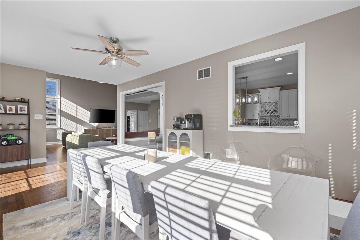 New Windsor, Maryland, 21776, United States, 5 Bedrooms Bedrooms, ,5 BathroomsBathrooms,Residential,For Sale,1943659