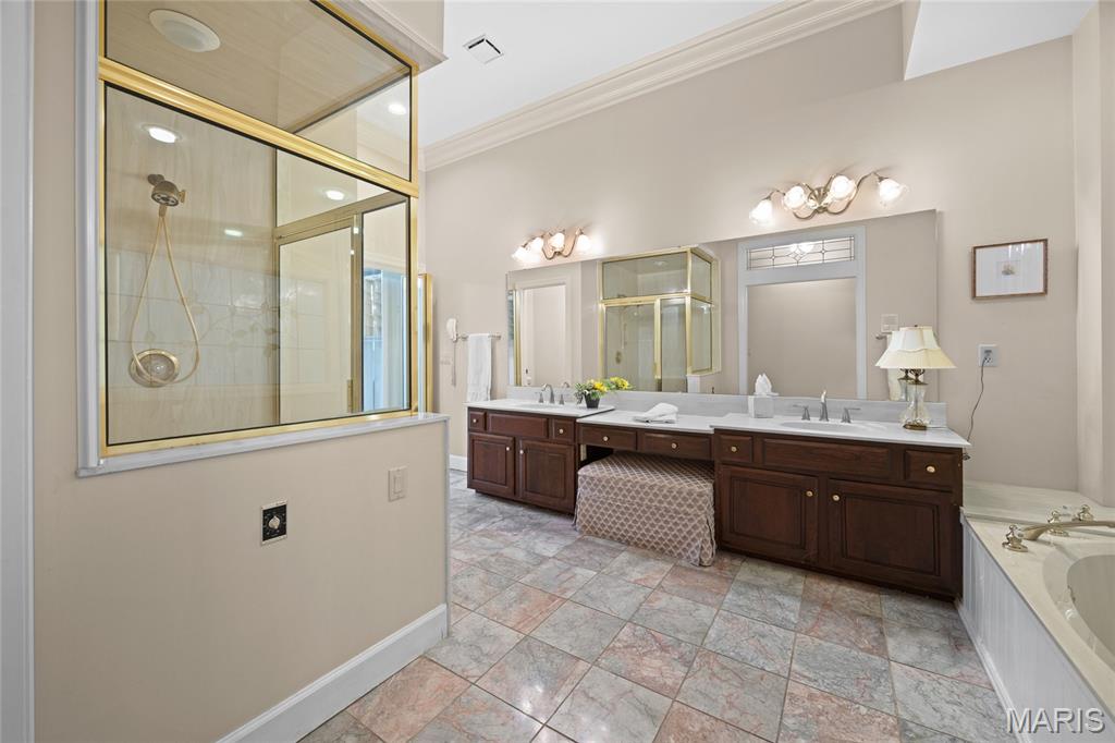 Chesterfield, Missouri, 63017, United States, 3 Bedrooms Bedrooms, ,4 BathroomsBathrooms,Residential,For Sale,1890003