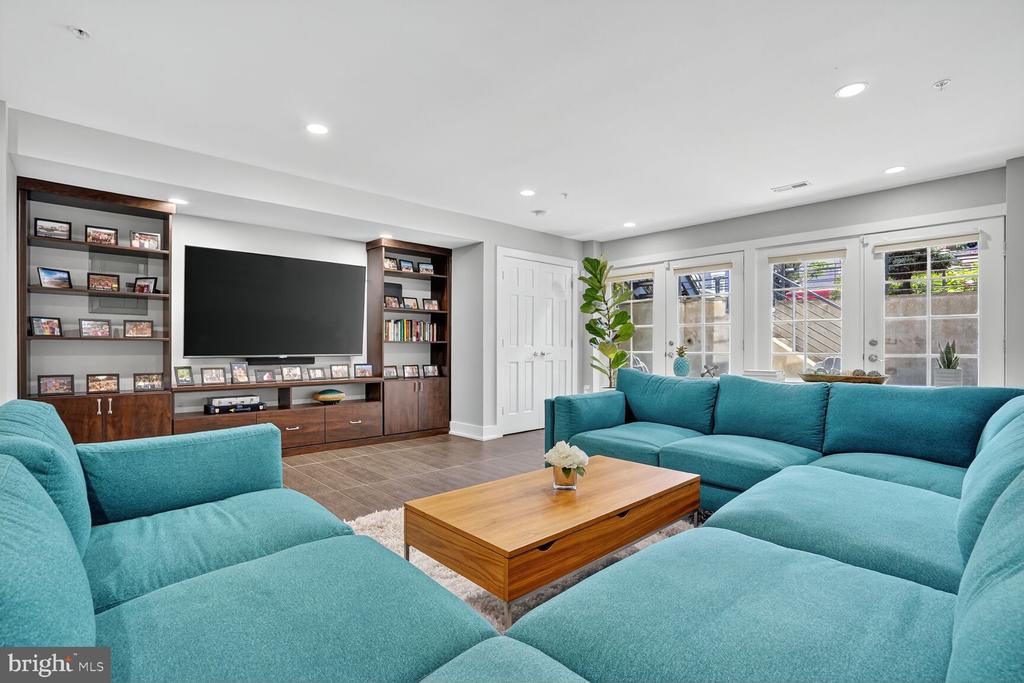 Washington, District of Columbia, 20010, United States, 2 Bedrooms Bedrooms, ,2 BathroomsBathrooms,Residential,For Sale,1975364