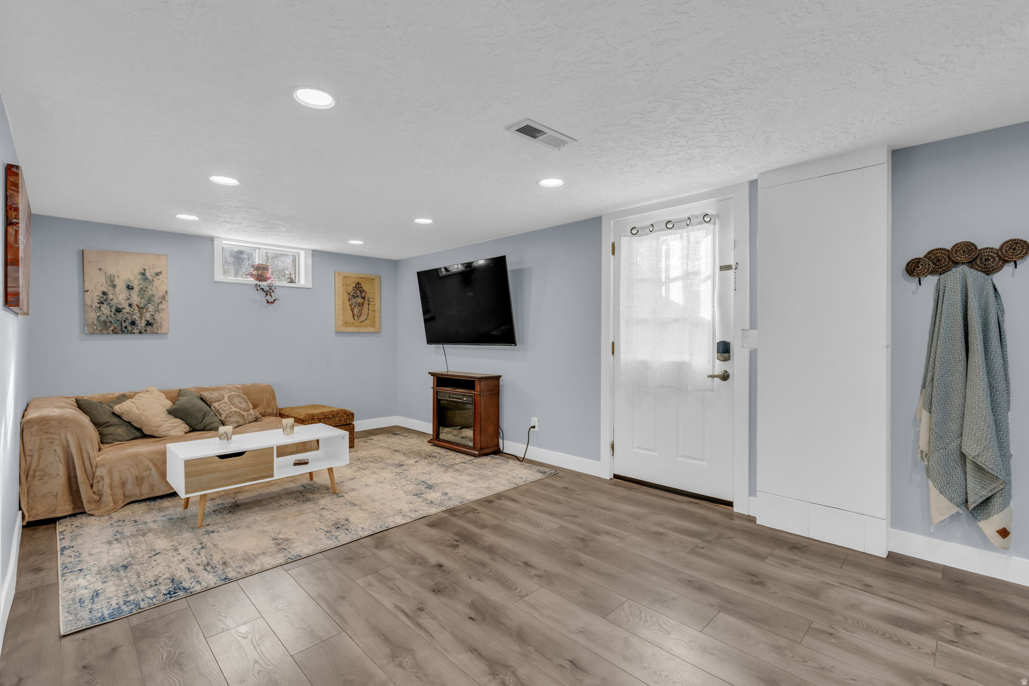 Cottonwood Heights, Utah, 84121, United States, 6 Bedrooms Bedrooms, ,1 BathroomBathrooms,Residential,For Sale,1995877