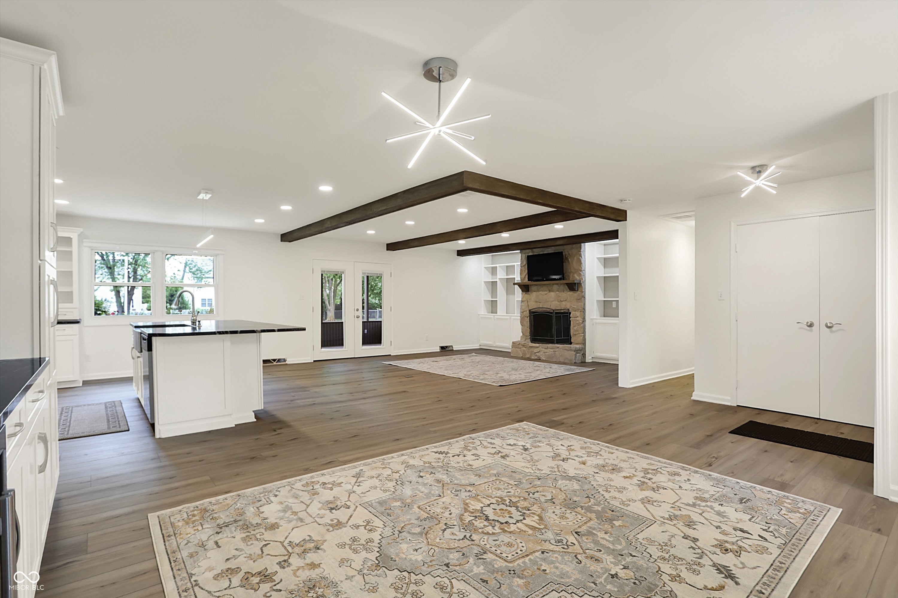 Zionsville, Indiana, 46077, United States, 3 Bedrooms Bedrooms, ,3 BathroomsBathrooms,Residential,For Sale,1975998