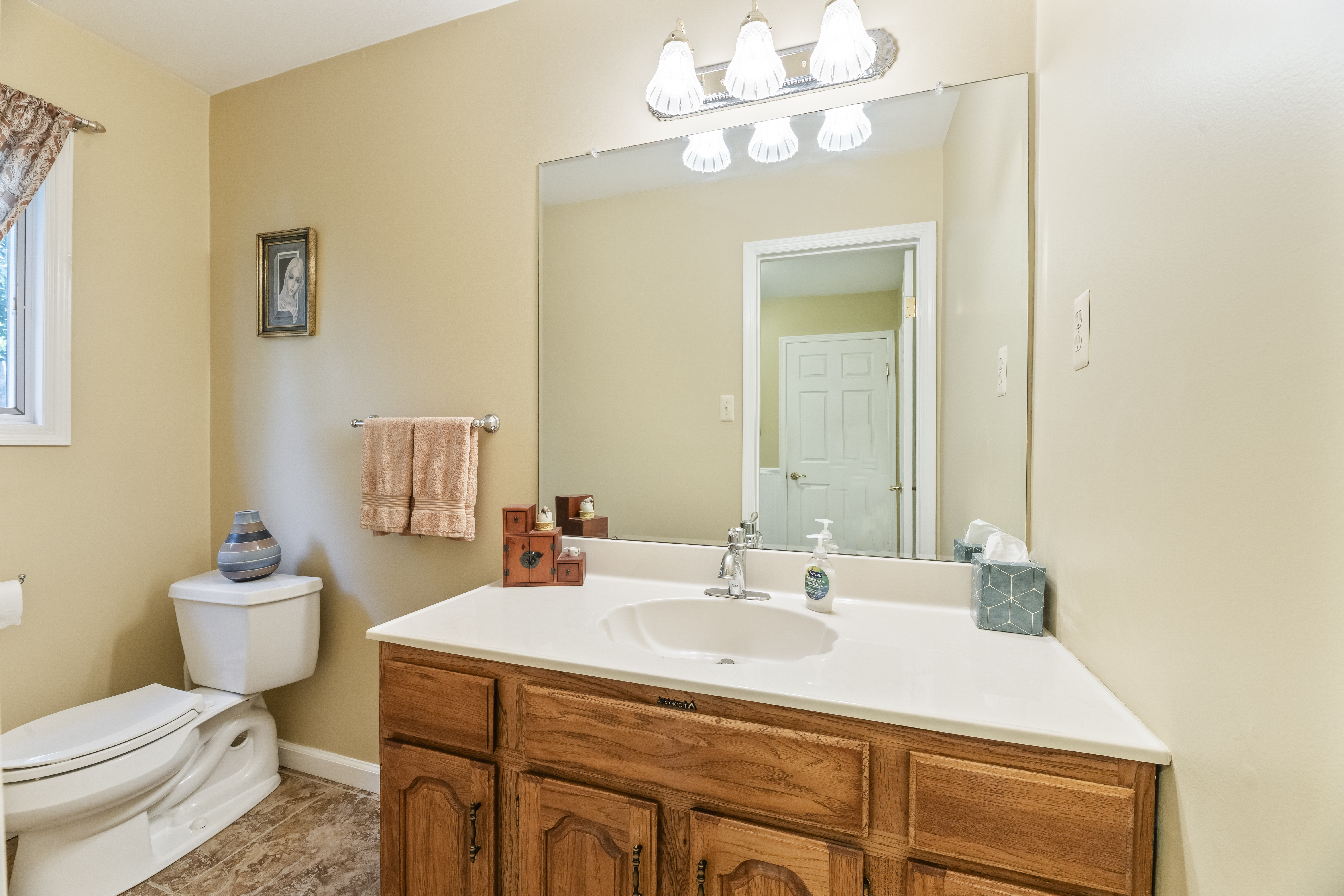 Keyport, New Jersey, 07735, United States, 2 Bedrooms Bedrooms, ,3 BathroomsBathrooms,Residential,For Sale,1914240