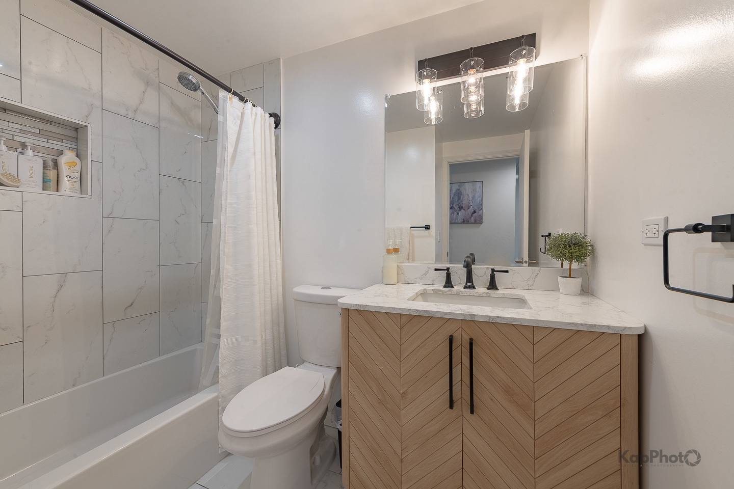 Schaumburg, Illinois, 60193, United States, 4 Bedrooms Bedrooms, ,3 BathroomsBathrooms,Residential,For Sale,1983242