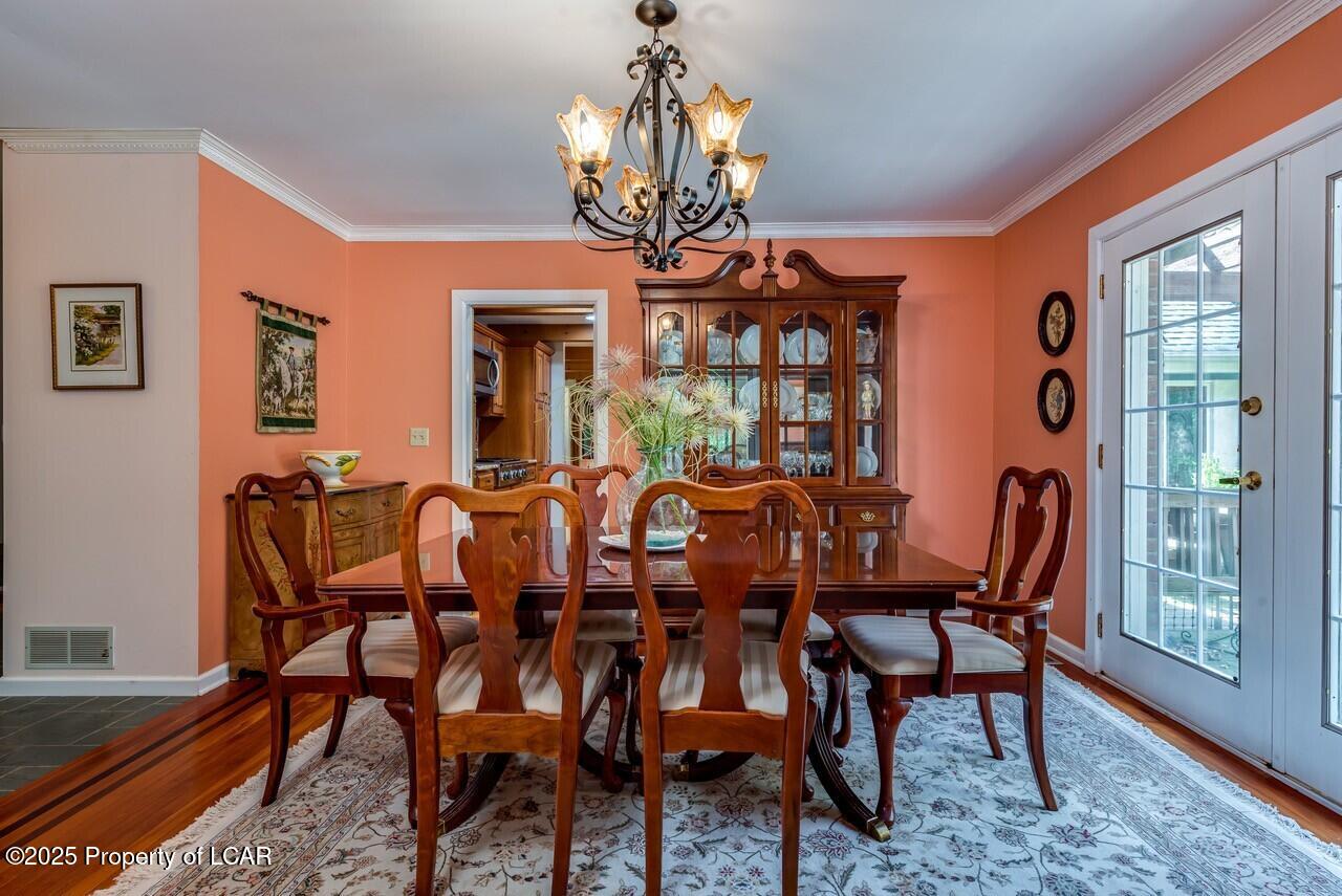 Dallas, Pennsylvania, 18612, United States, 5 Bedrooms Bedrooms, ,3 BathroomsBathrooms,Residential,For Sale,2006135