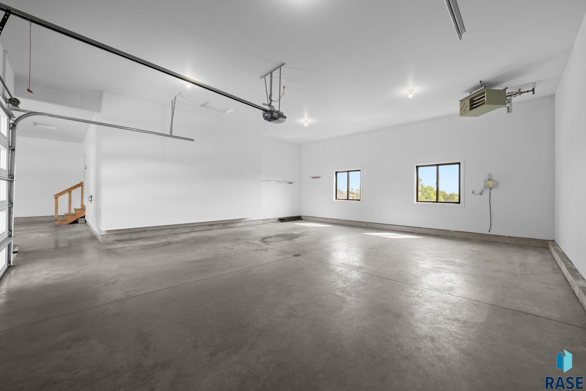 Sioux Falls, South Dakota, 57110, United States, 6 Bedrooms Bedrooms, ,4 BathroomsBathrooms,Residential,For Sale,1892157