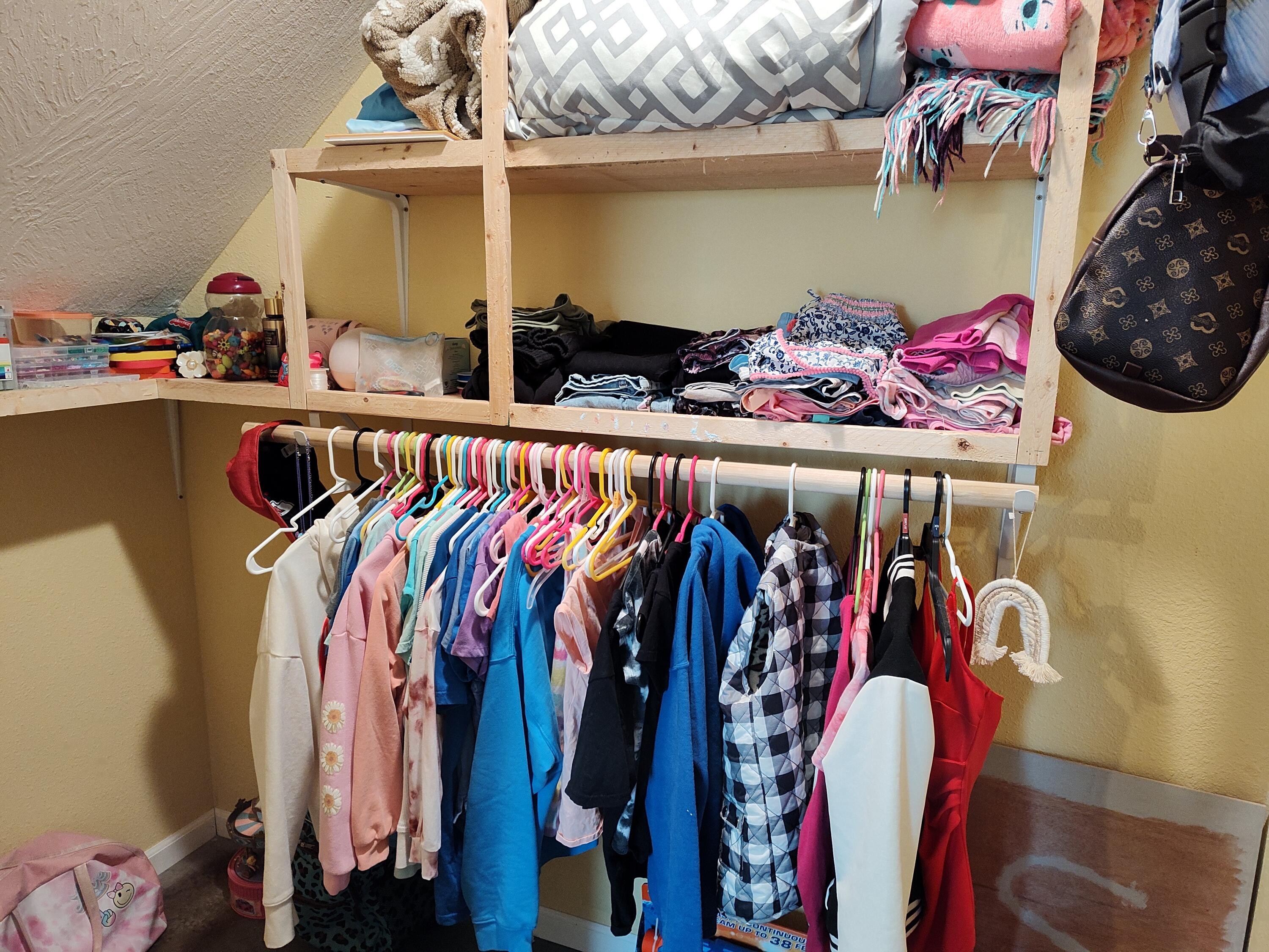 Bolivar, Missouri, 65613, United States, 2 Bedrooms Bedrooms, ,3 BathroomsBathrooms,Residential,For Sale,1975211