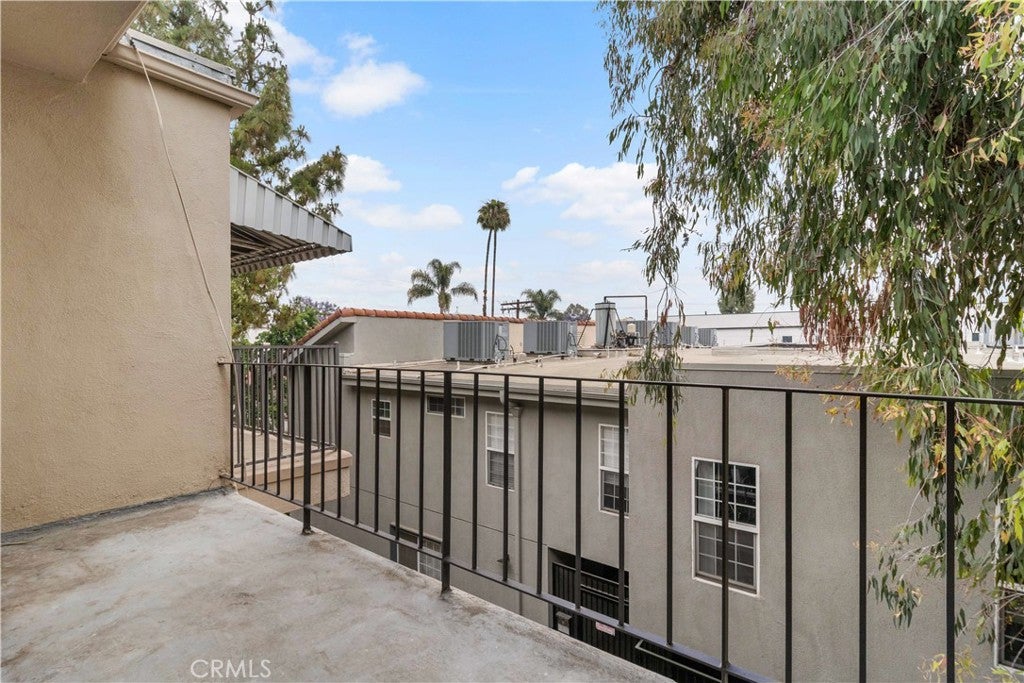 Sherman Oaks, California, 91411, United States, 2 Bedrooms Bedrooms, ,2 BathroomsBathrooms,Residential,For Sale,1847067