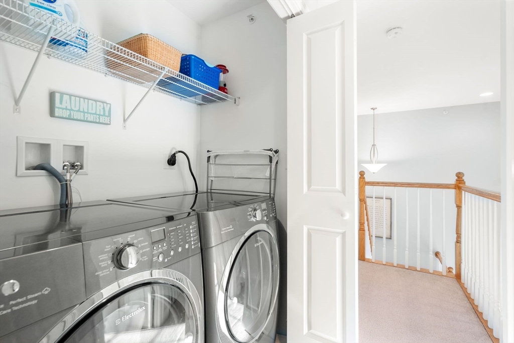 Holliston, Massachusetts, 01746, United States, 2 Bedrooms Bedrooms, ,3 BathroomsBathrooms,Residential,For Sale,1940343