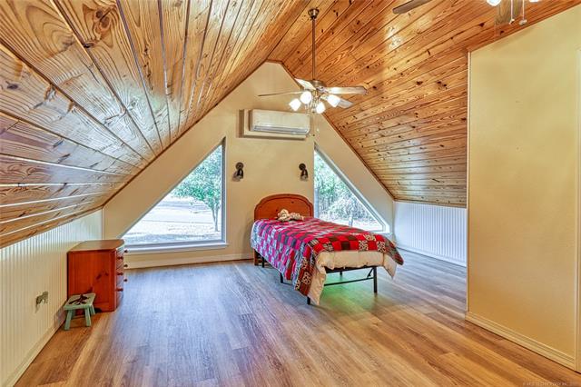 Eufaula, Oklahoma, 74432, United States, 3 Bedrooms Bedrooms, ,3 BathroomsBathrooms,Residential,For Sale,1987326