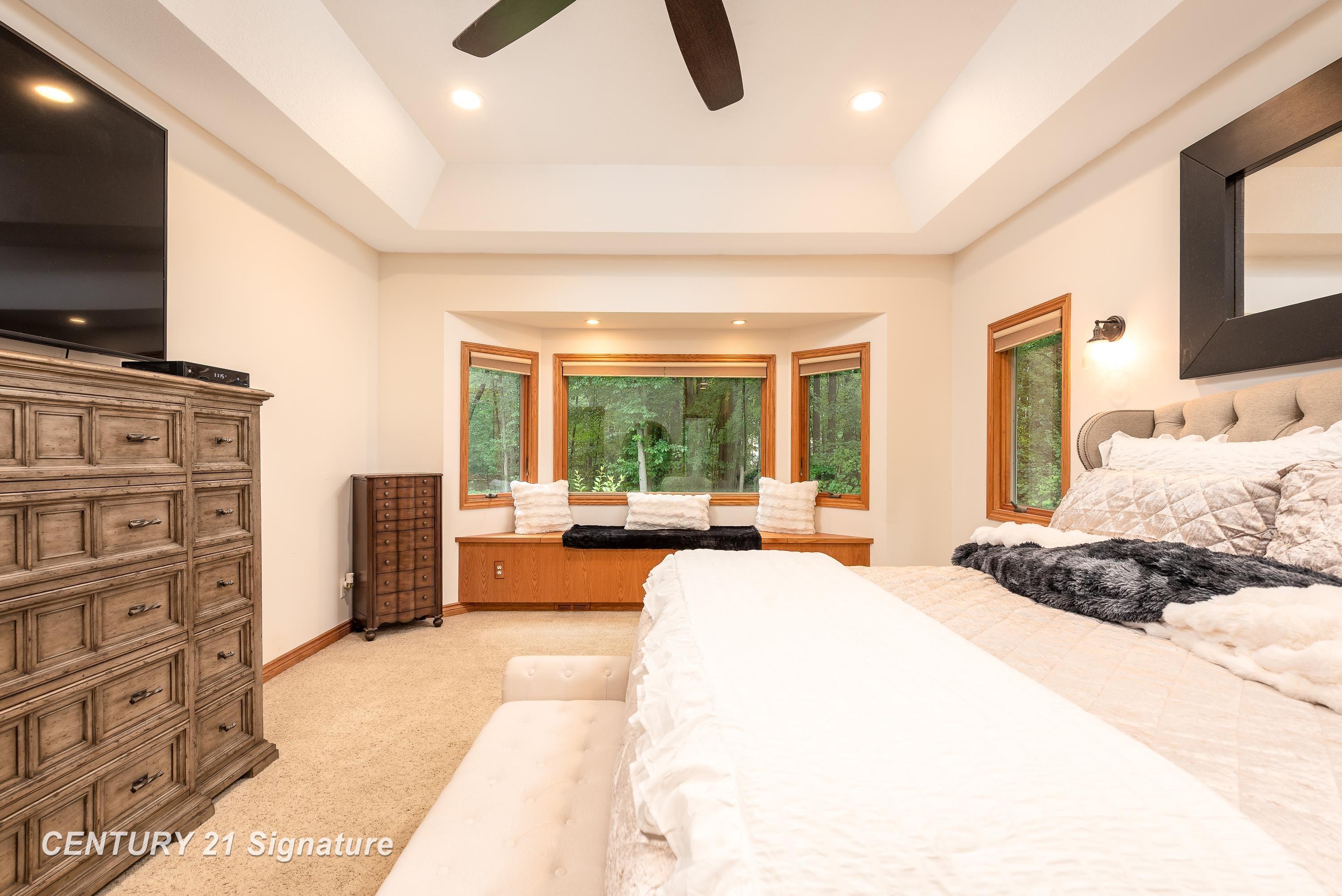 Midland, Michigan, 48642, United States, 4 Bedrooms Bedrooms, ,4 BathroomsBathrooms,Residential,For Sale,1981161