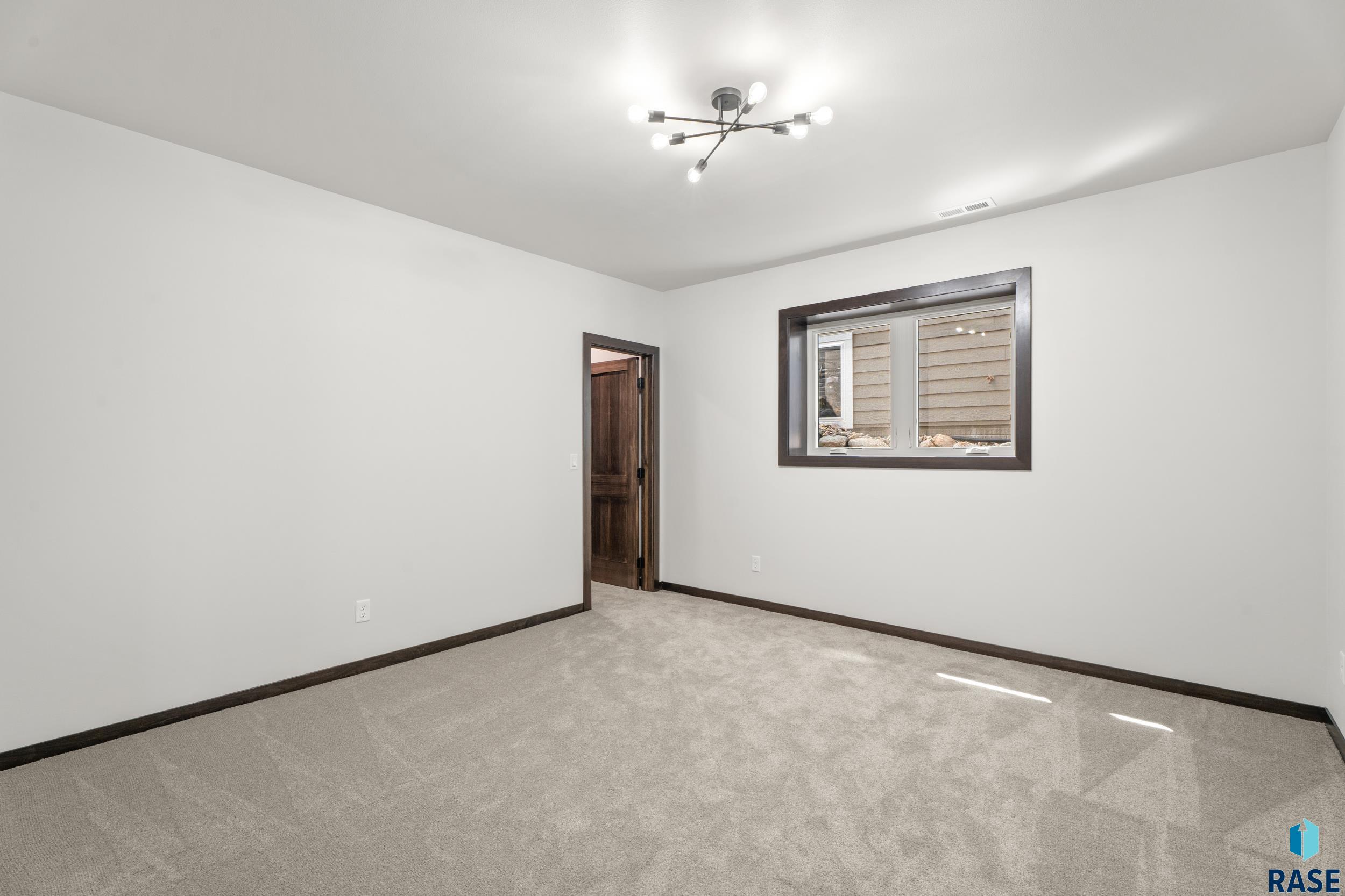 Sioux Falls, South Dakota, 57110, United States, 4 Bedrooms Bedrooms, ,2 BathroomsBathrooms,Residential,For Sale,1974894