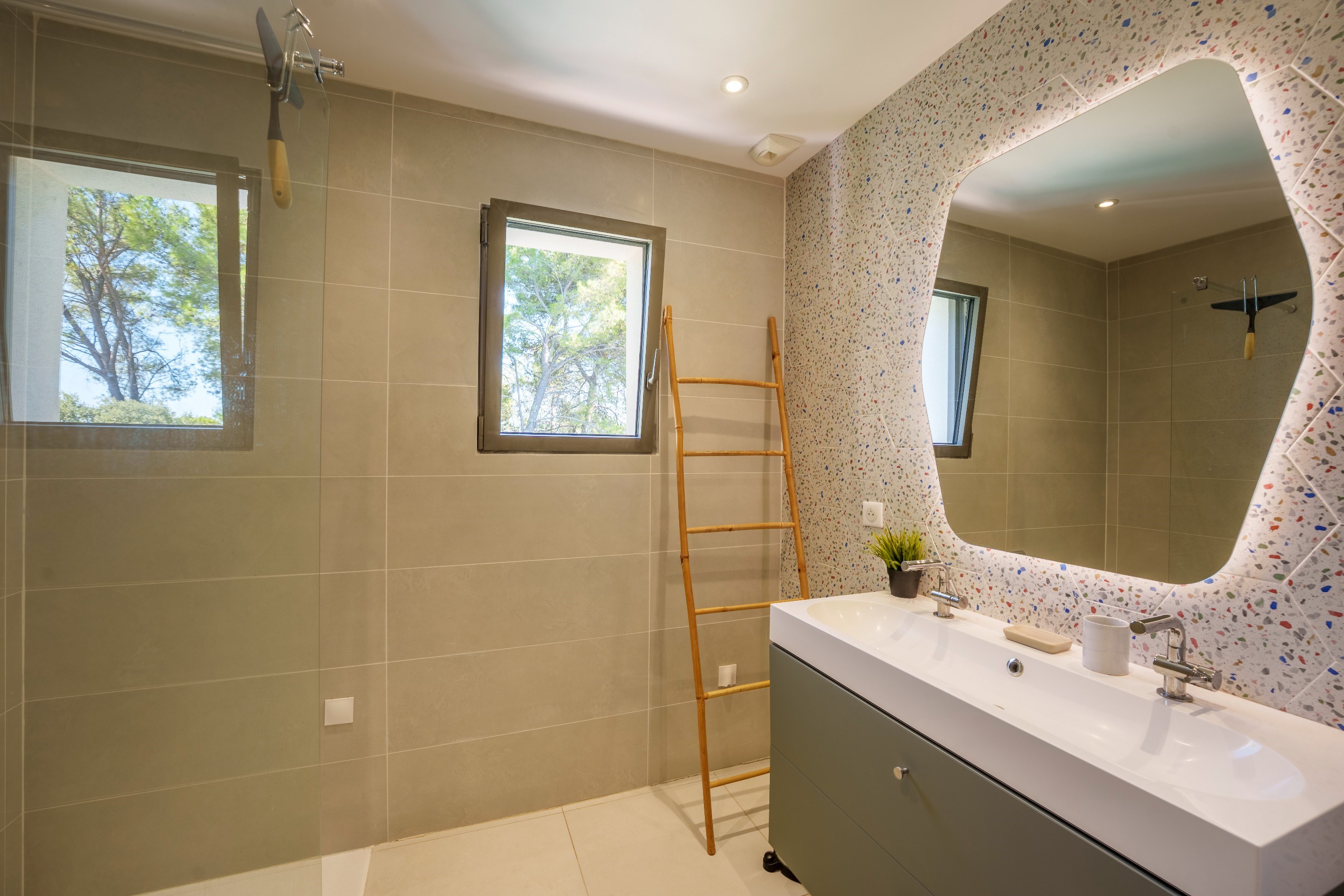  EXCEPTIONAL CONTEMPORARY VILLA — A LIFESTYLE THAT BLENDS INDOOR AND OUTDOOR SPA… - 物件實景
