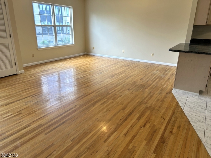 Newark City, New Jersey, 07105, United States, 2 Bedrooms Bedrooms, ,3 BathroomsBathrooms,Residential,For Sale,1849071