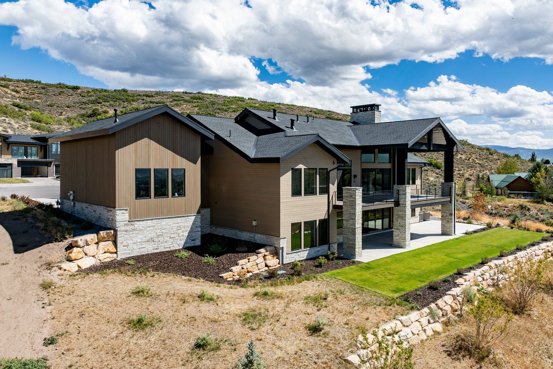 Upgraded Luxury Living with Panoramic Mountain Views - 物件實景