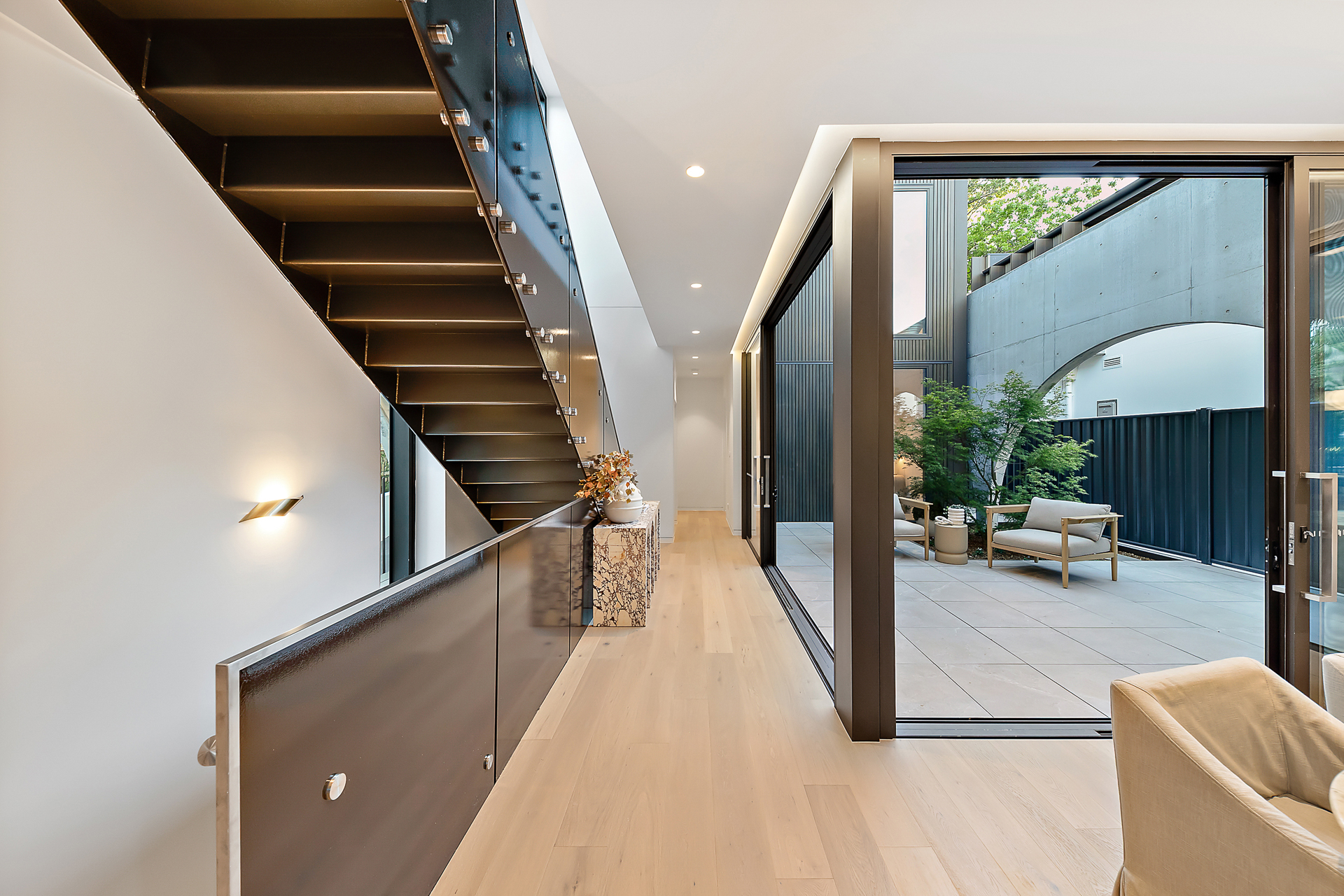  Lifestyle at the forefront in this sleek architectural residence - 物件實景