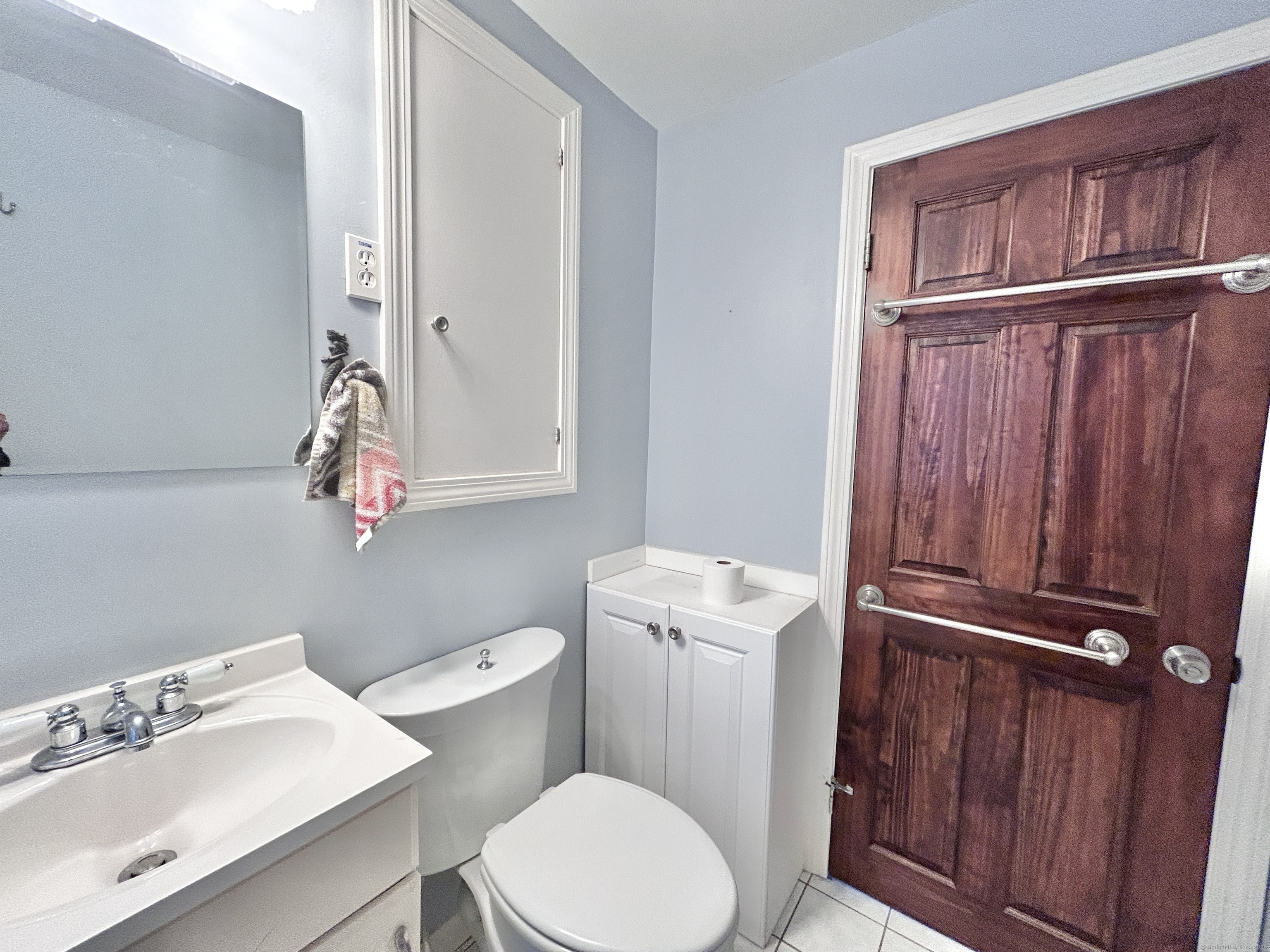 Seymour, Connecticut, 06483, United States, 3 Bedrooms Bedrooms, ,2 BathroomsBathrooms,Residential,For Sale,1933052