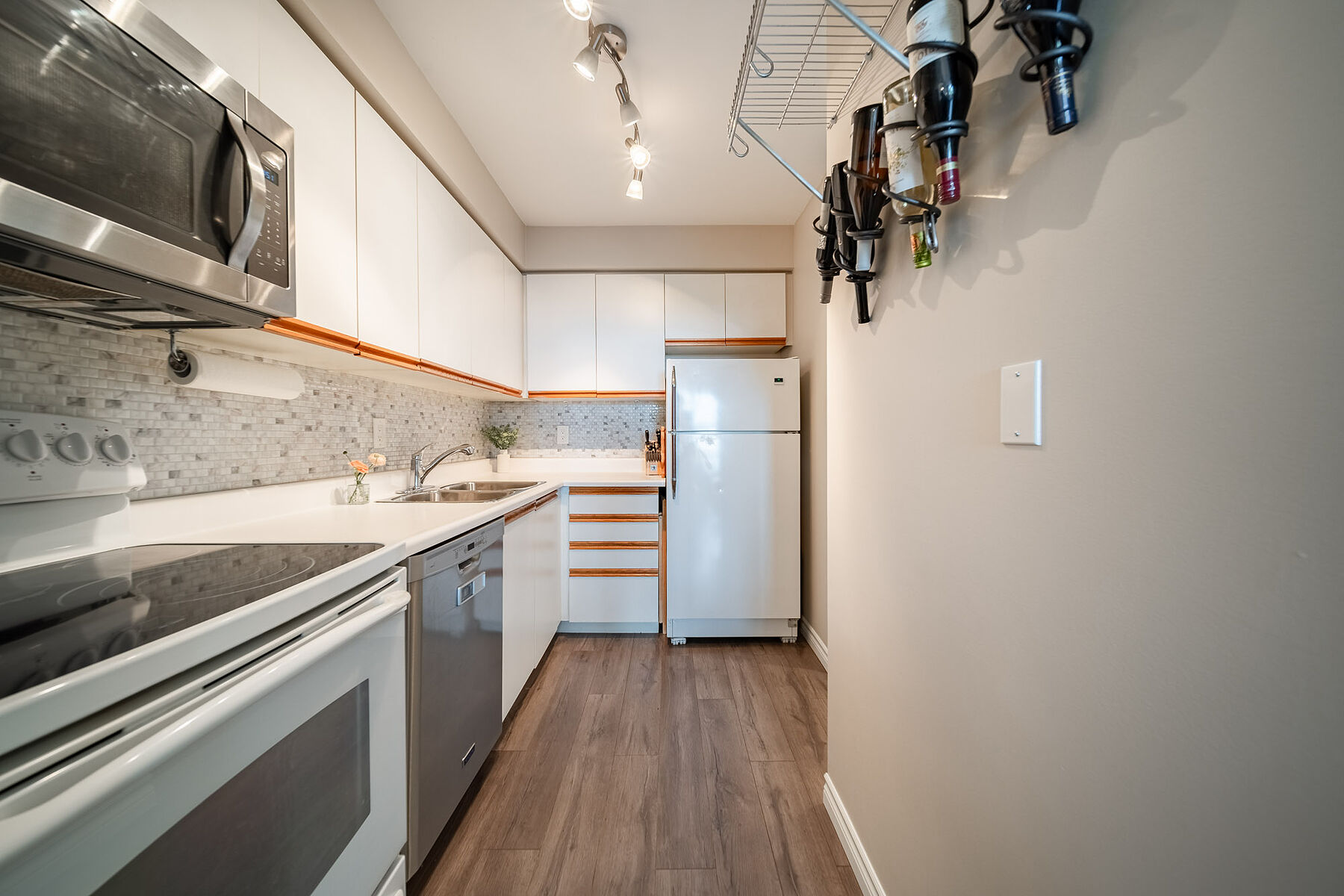  Downtown Burlington Condo - 物件實景