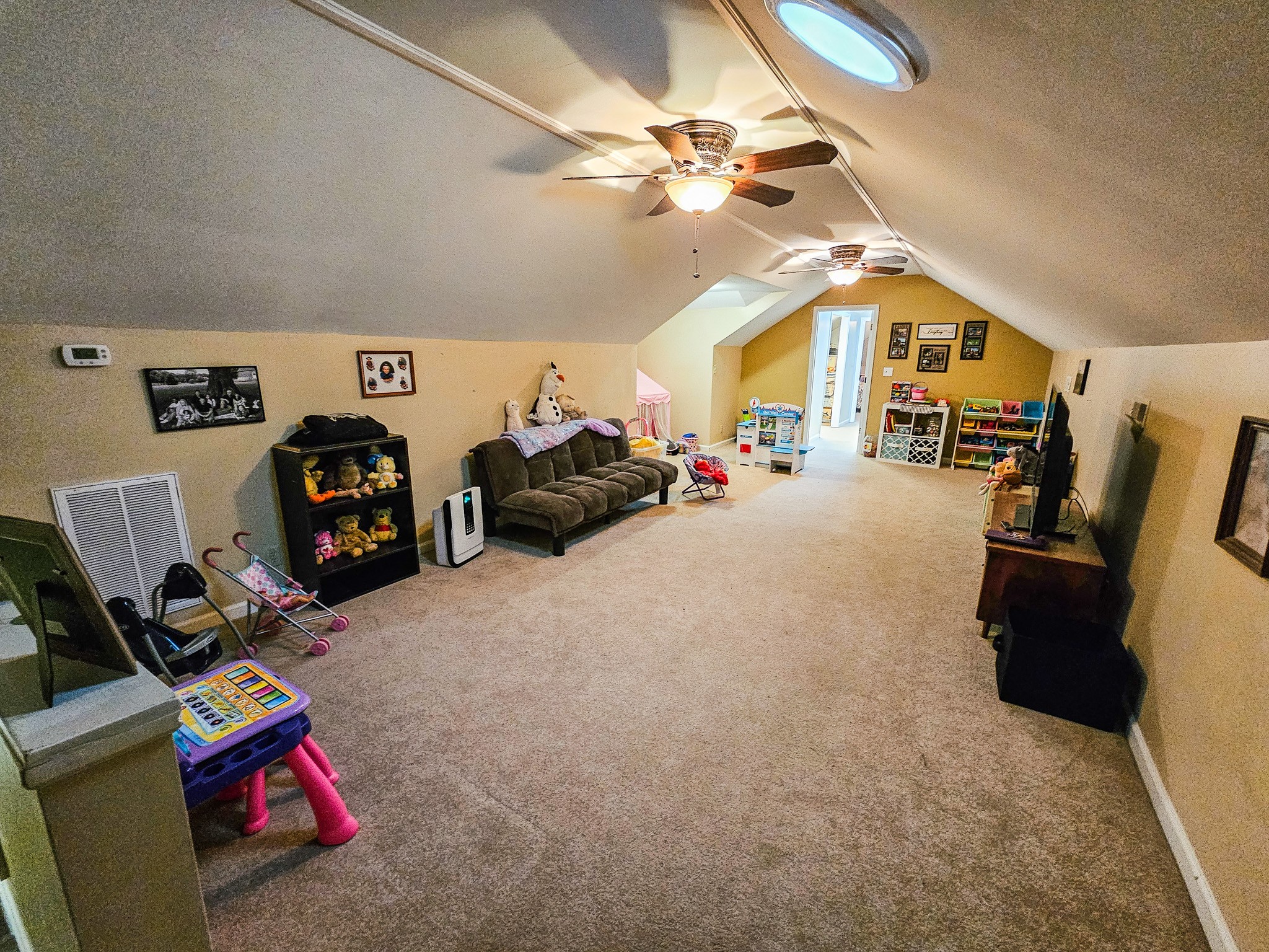 Tullahoma, Tennessee, 37388, United States, 3 Bedrooms Bedrooms, ,4 BathroomsBathrooms,Residential,For Sale,1794204