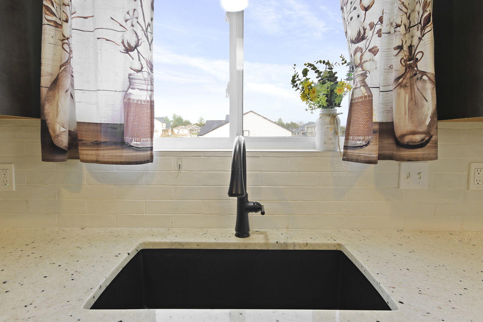 ASHLAND, Missouri, 65010, United States, 4 Bedrooms Bedrooms, ,3 BathroomsBathrooms,Residential,For Sale,1981891