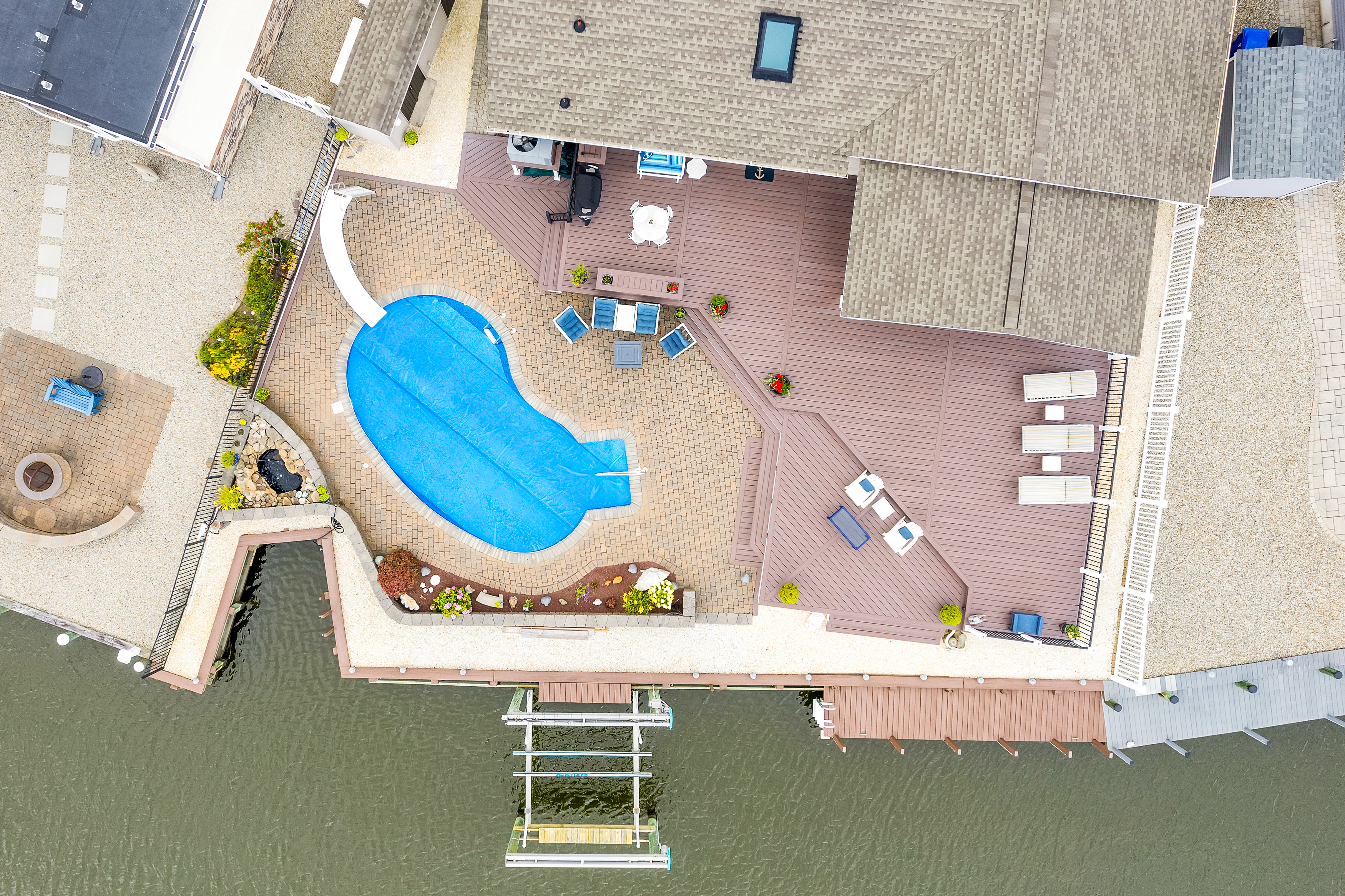  Spacious Waterfront Ranch With In-Ground Pool - 物件實景