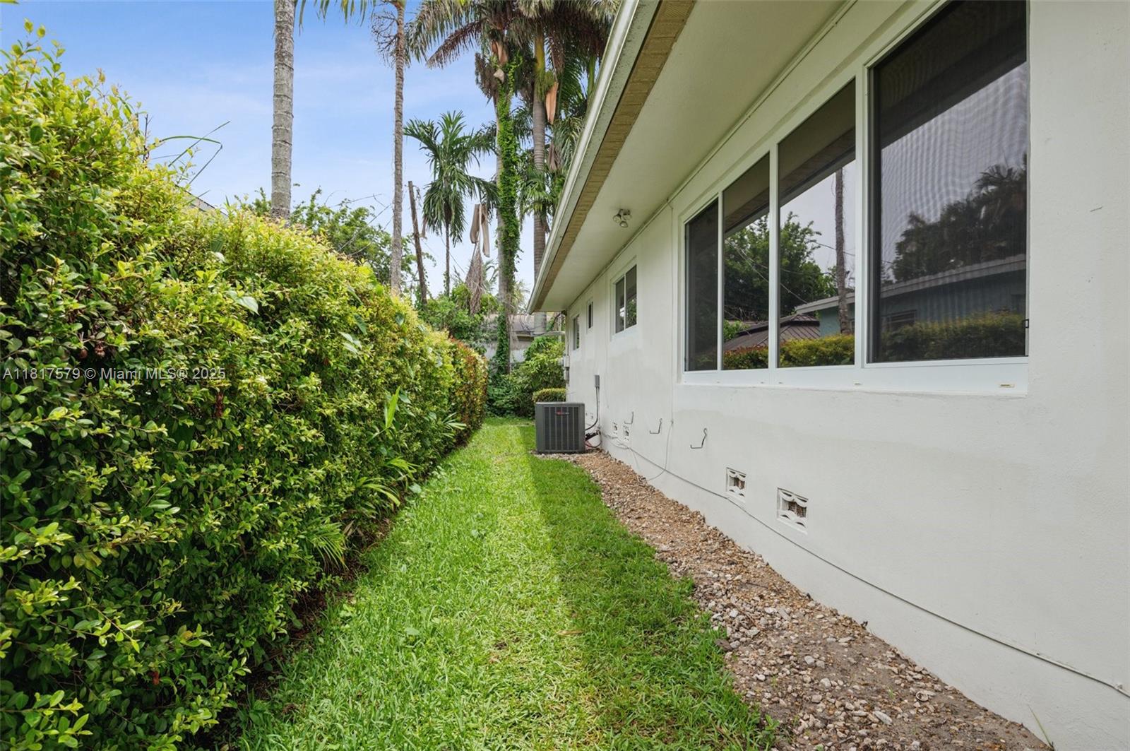 Hollywood, Florida, 33020, United States, 3 Bedrooms Bedrooms, ,2 BathroomsBathrooms,Residential,For Sale,1849776