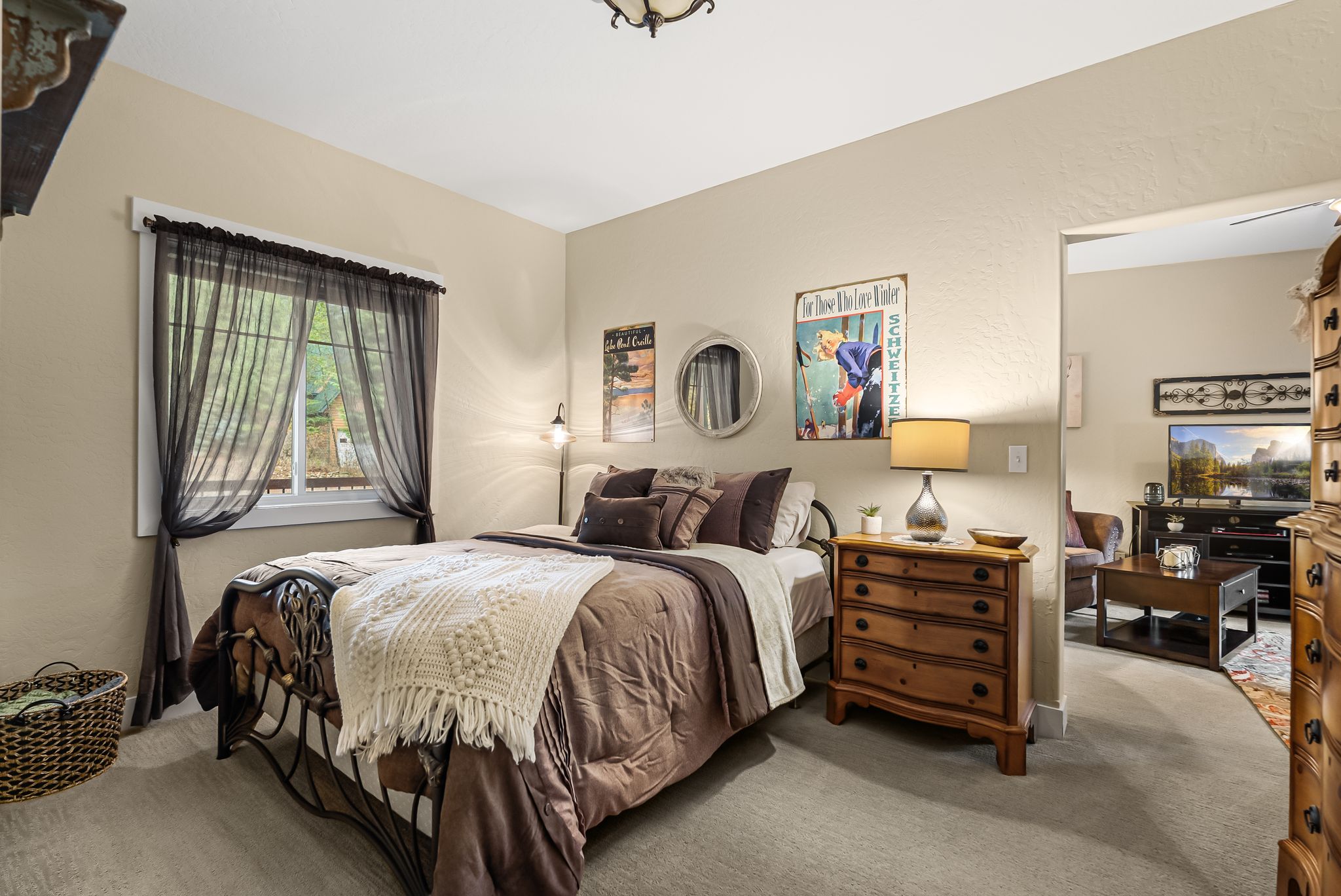 Sandpoint, Idaho, 83864, United States, 2 Bedrooms Bedrooms, ,3 BathroomsBathrooms,Residential,For Sale,1991135