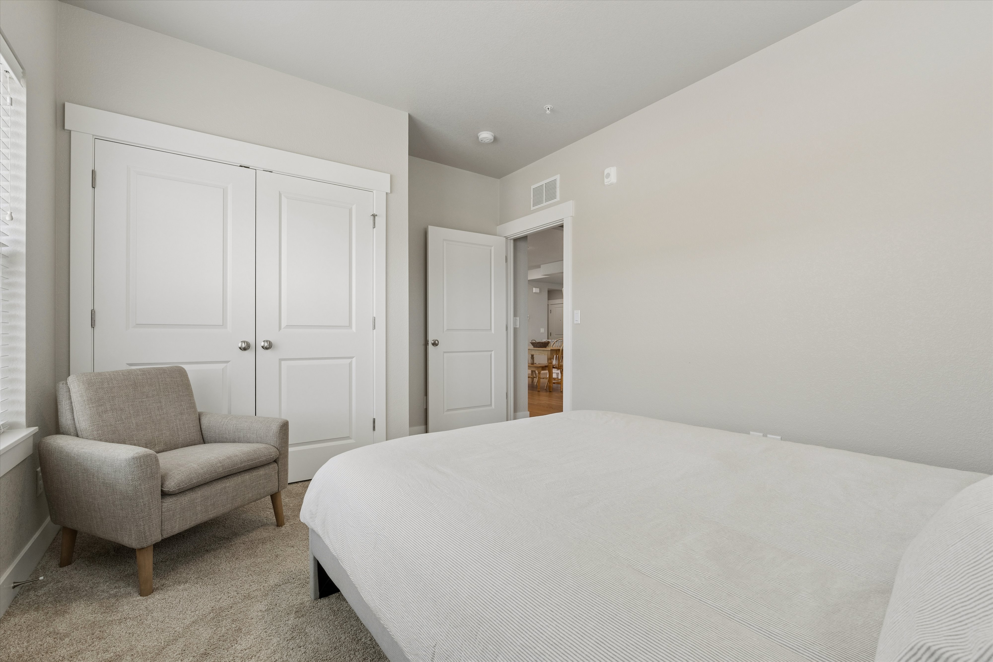  Enjoy Effortless, Lock-and-Leave Living in this Beautifully Finished Home - 物件實景