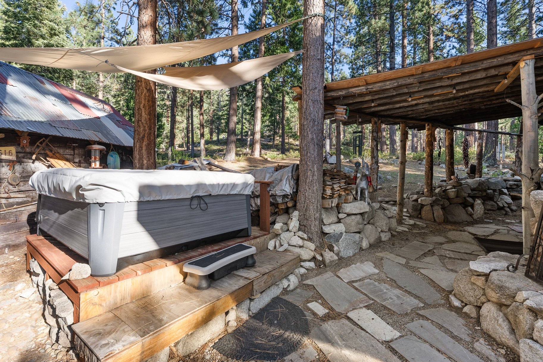  Turnkey Tahoe Retreat Backing to National Forest  Fully Remodeled & Furnish - 物件實景
