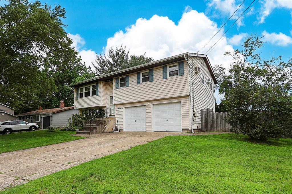 Holbrook, New York, 11741, United States, 4 Bedrooms Bedrooms, ,2 BathroomsBathrooms,Residential,For Sale,1973717