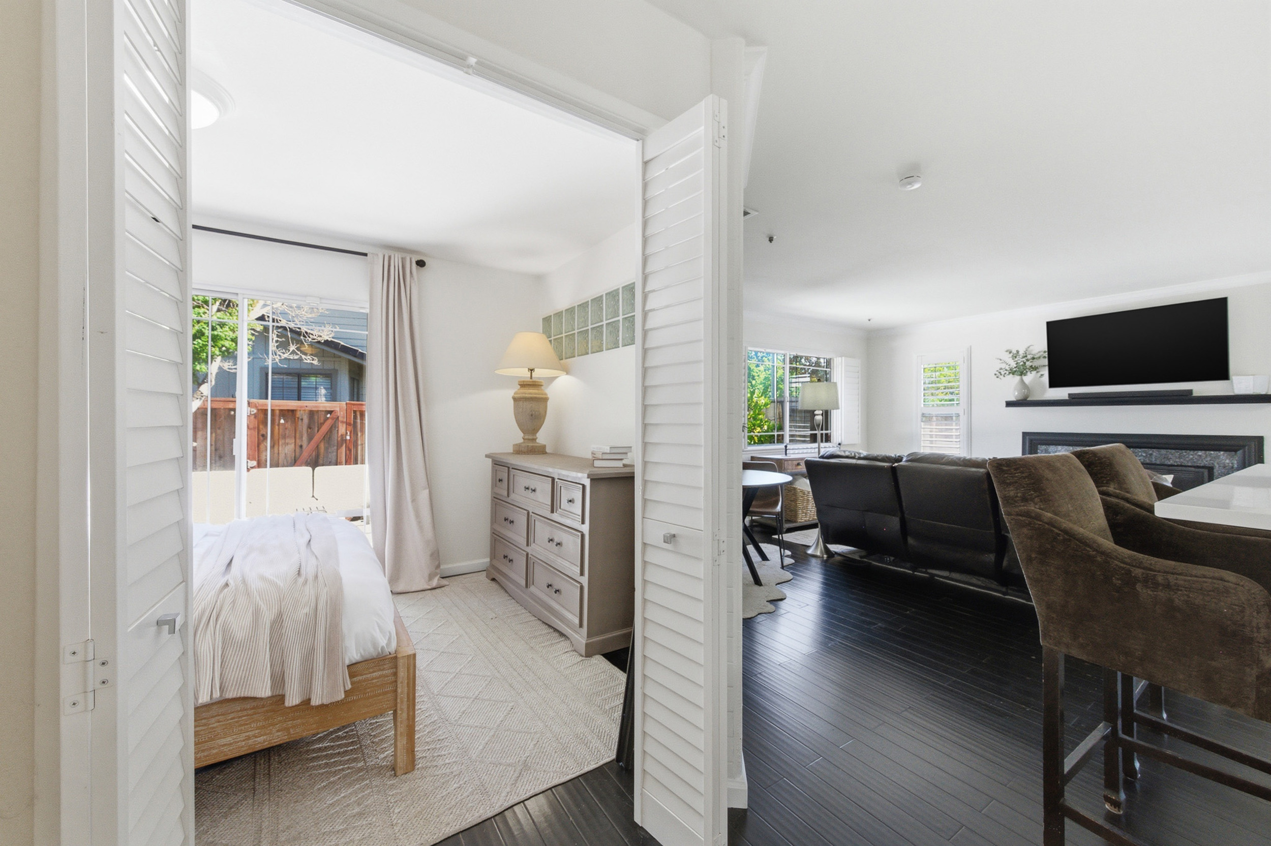  Light, Bright and Move-In Ready - 物件實景