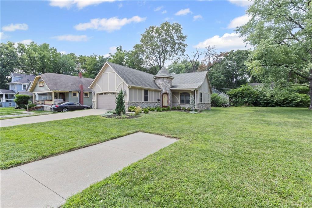 Kansas City, Kansas, 66103, United States, 3 Bedrooms Bedrooms, ,3 BathroomsBathrooms,Residential,For Sale,1906433