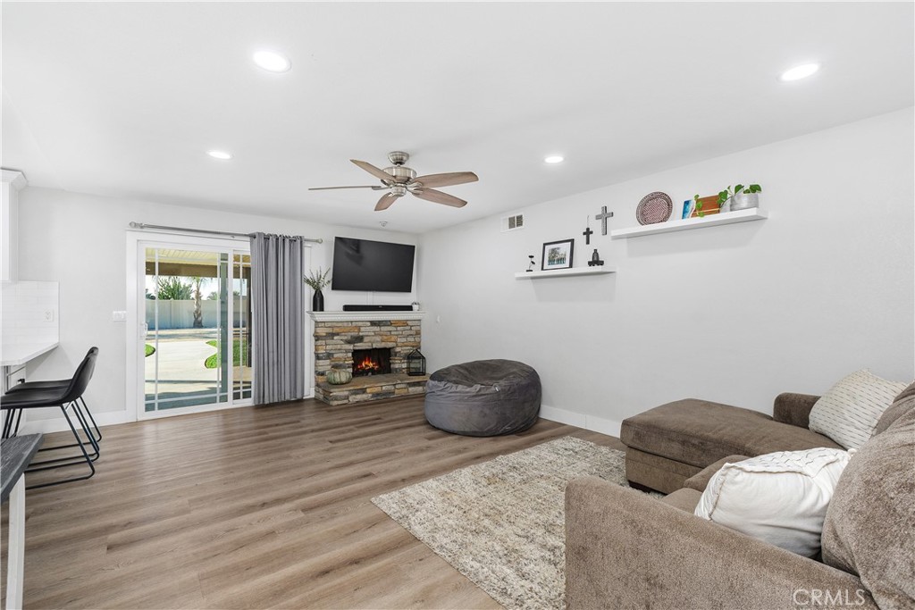 Jurupa Valley, California, 92509, United States, 4 Bedrooms Bedrooms, ,2 BathroomsBathrooms,Residential,For Sale,1987819