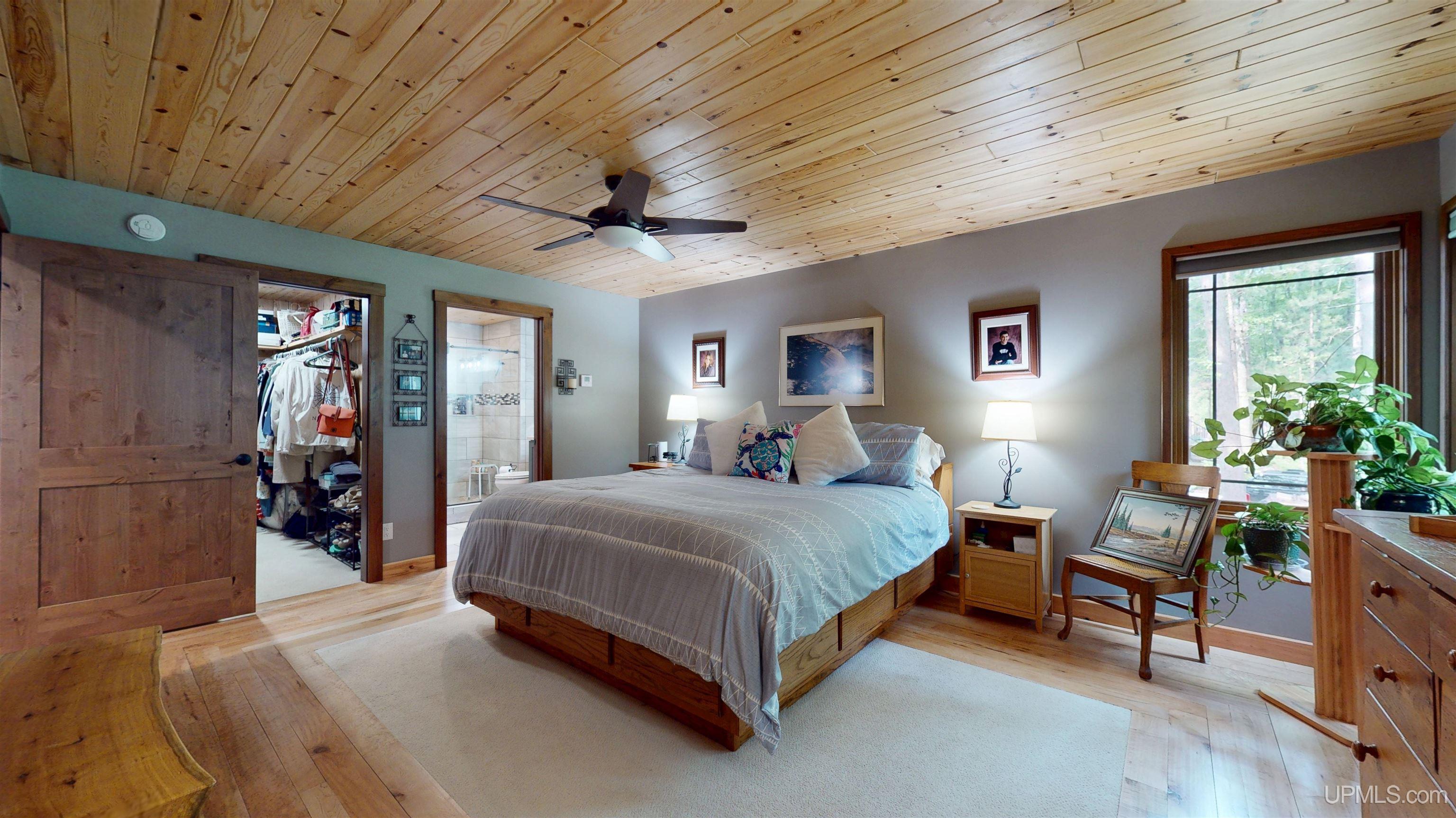 Marquette, Michigan, 49855, United States, 2 Bedrooms Bedrooms, ,4 BathroomsBathrooms,Residential,For Sale,1892873