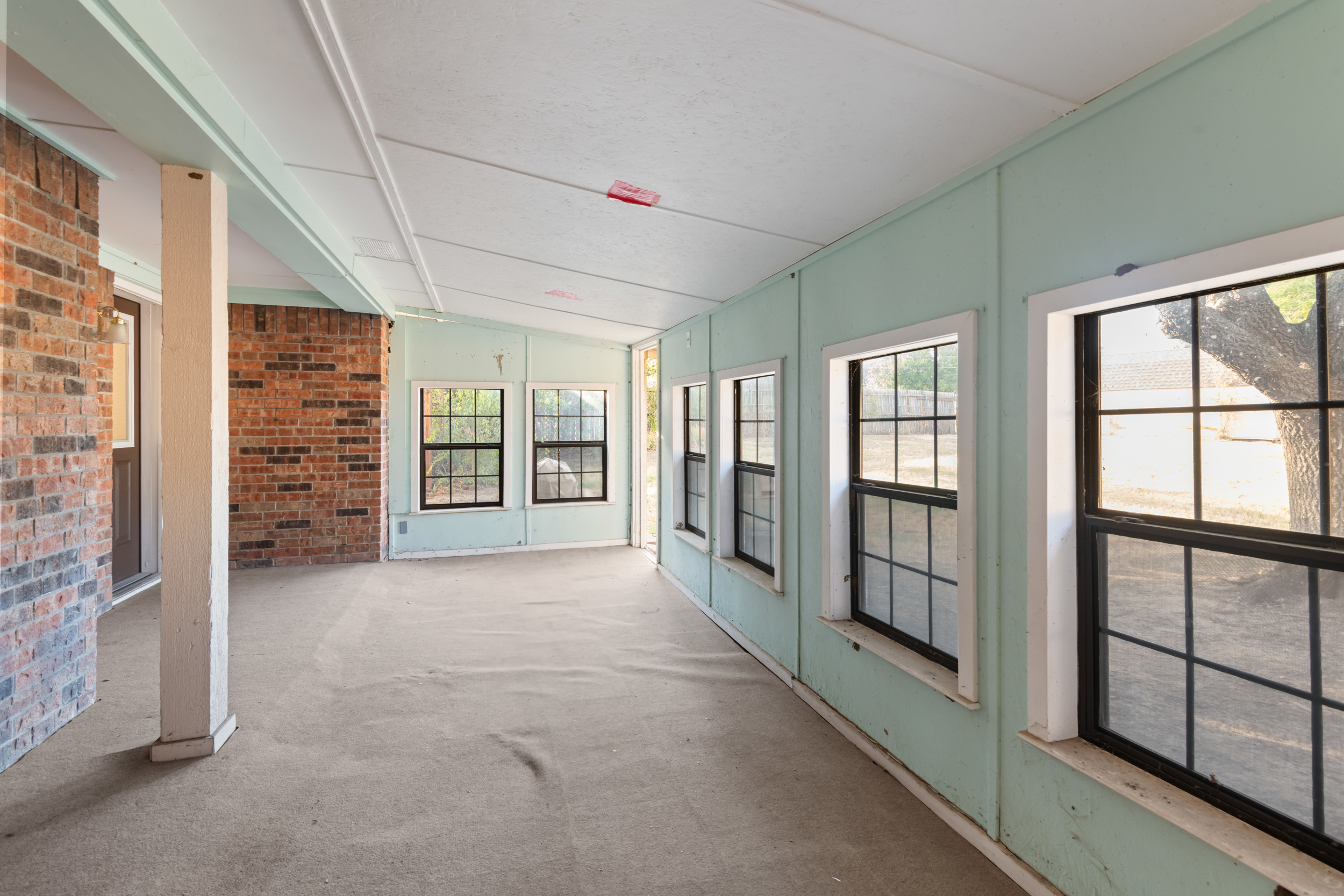  911 Clearview Street - 物件實景