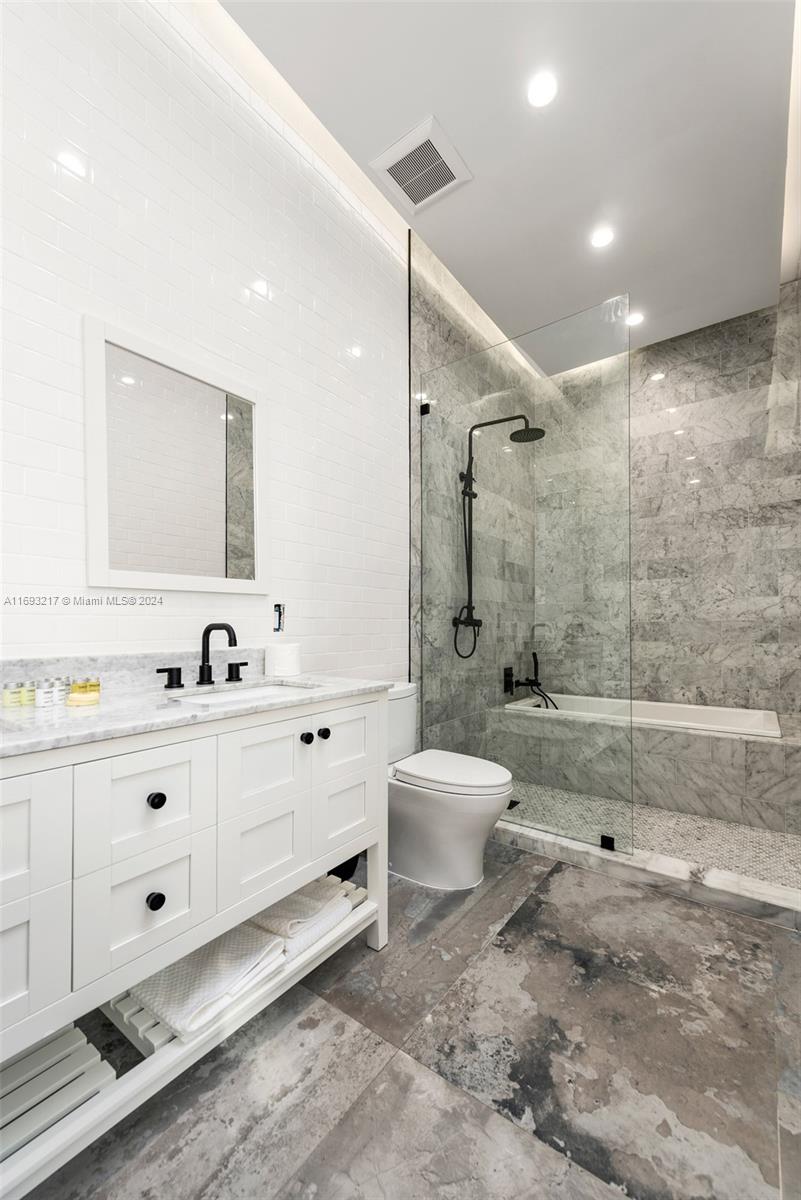 1000 NE 89th St, Miami, Florida, 33138, United States, 6 Bedrooms Bedrooms, ,7 BathroomsBathrooms,Residential,For Sale,1000 NE 89th St,1666048