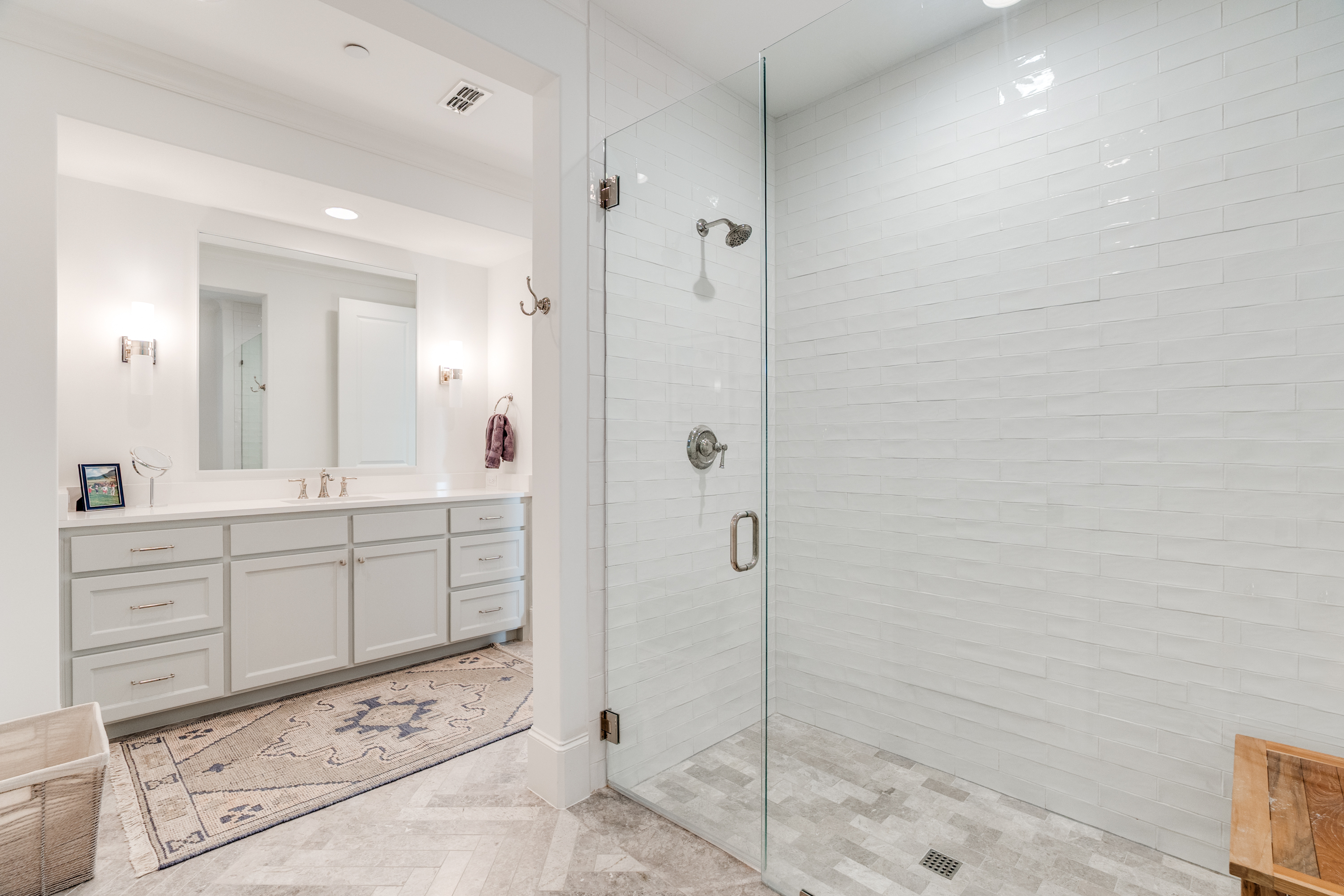  Timeless Home With Designer Finishes Located in University Park - 物件實景