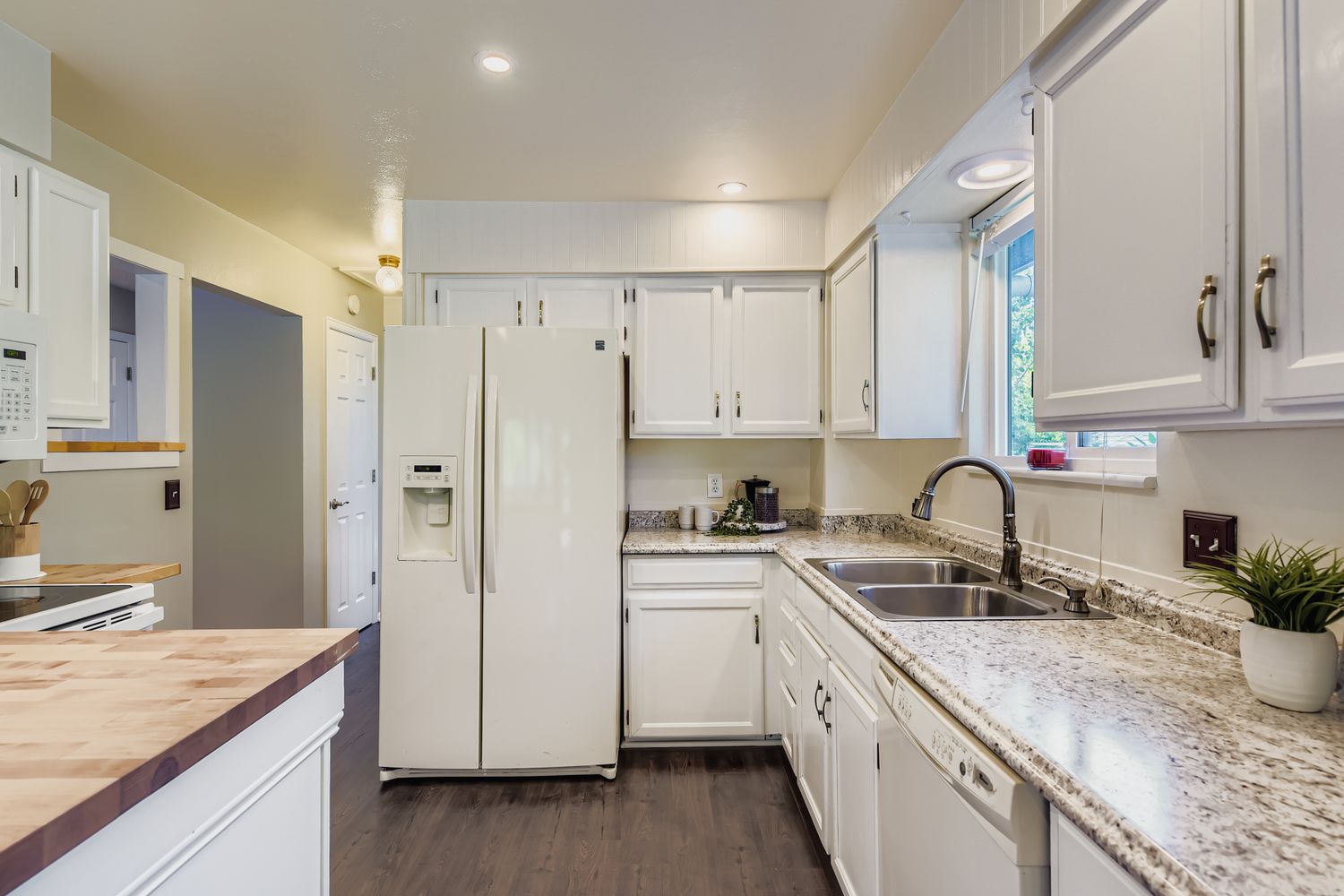 Littleton, Colorado, 80128, United States, 3 Bedrooms Bedrooms, ,Residential,For Sale,1937814